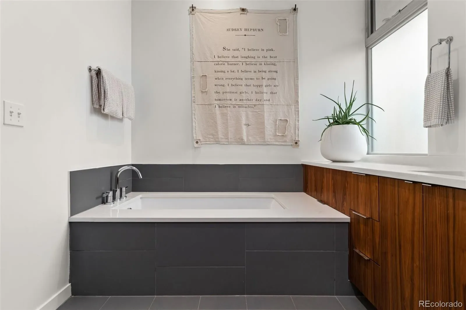 03102026002748 1600 22