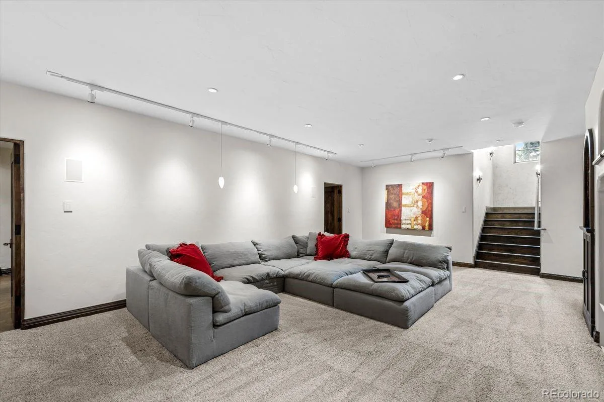 2550 S Columbine Street Denver CO 80210 MLS #REC4993614 07142026180341 1200 36