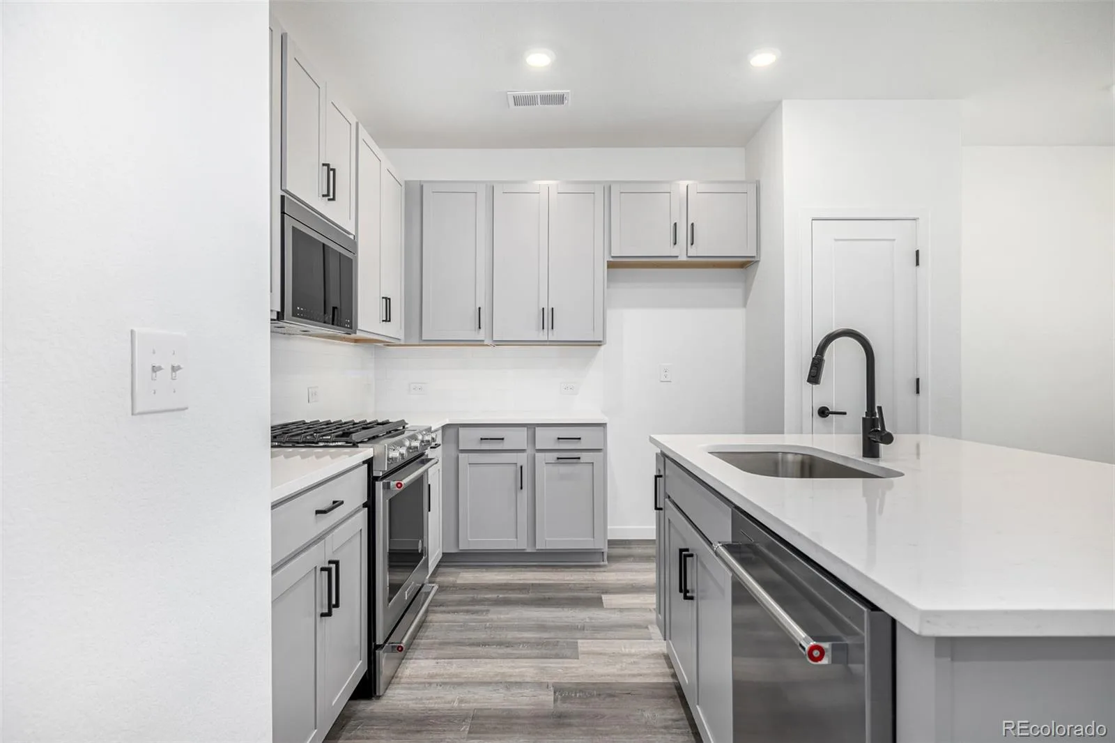 5688 N Killarney Court Aurora CO 80019 | MLS #REC4995076 07302026213622 1600 17