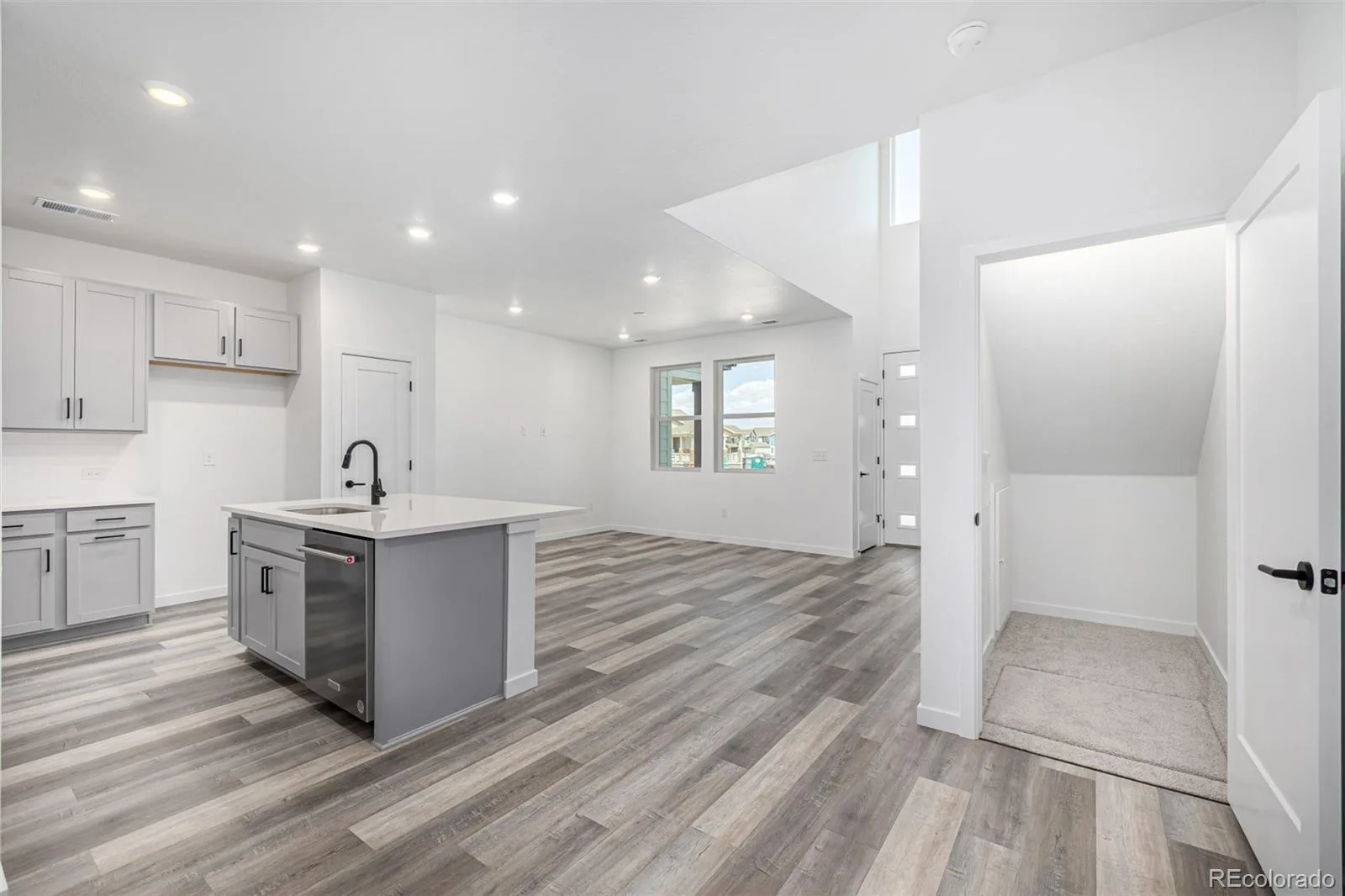 5688 N Killarney Court Aurora CO 80019 | MLS #REC4995076 07302026213622 1600 21