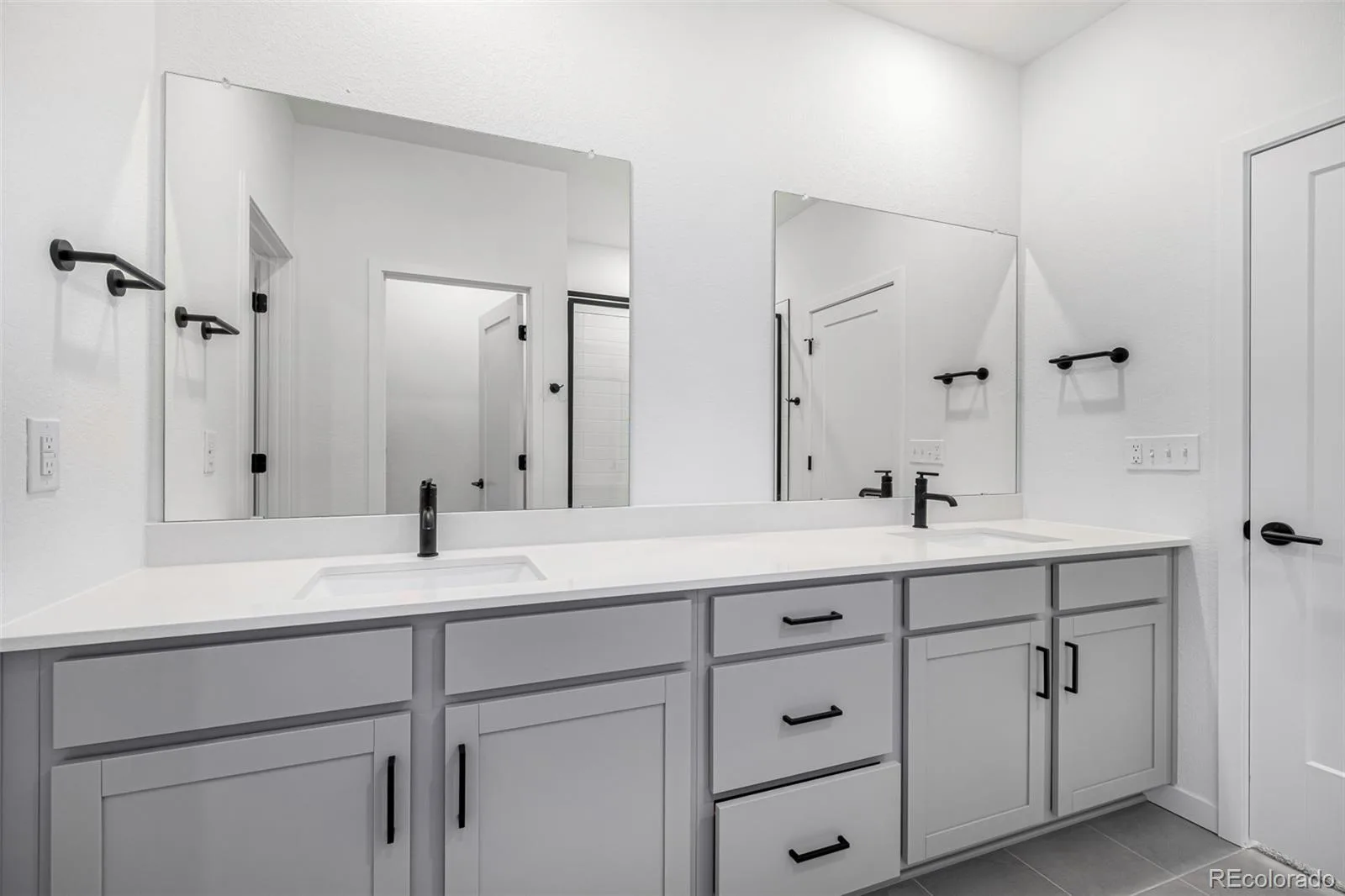 5688 N Killarney Court Aurora CO 80019 | MLS #REC4995076 07302026213622 1600 28