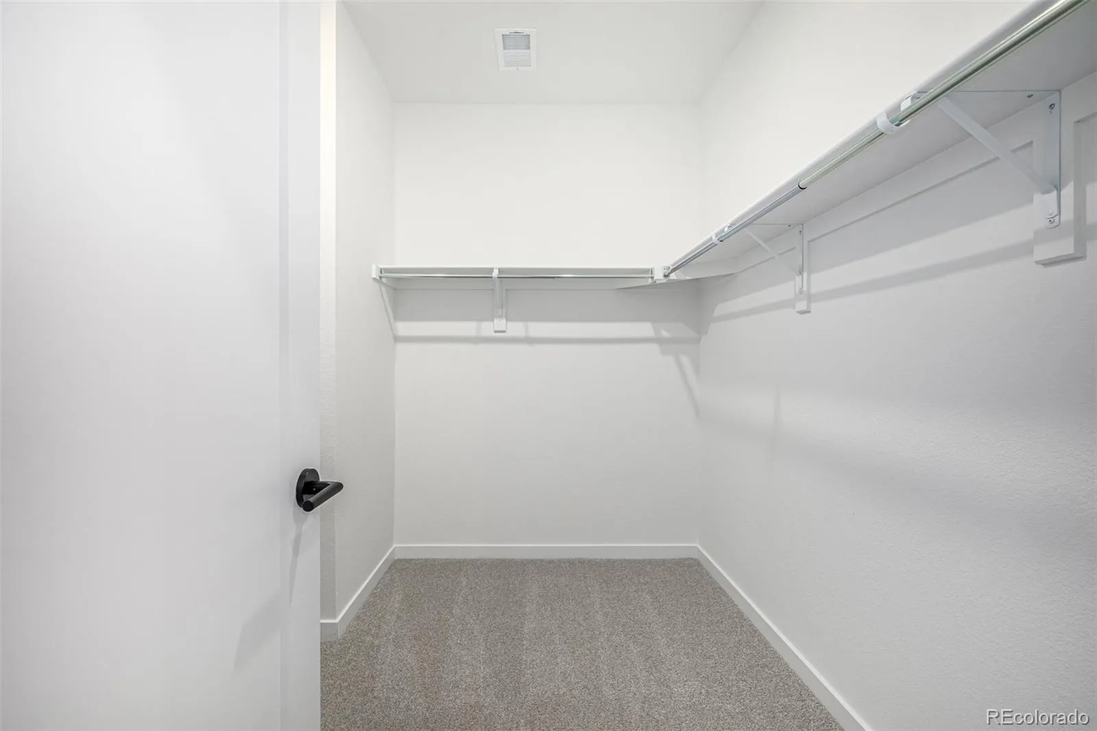 5688 N Killarney Court Aurora CO 80019 | MLS #REC4995076 07302026213622 1600 36