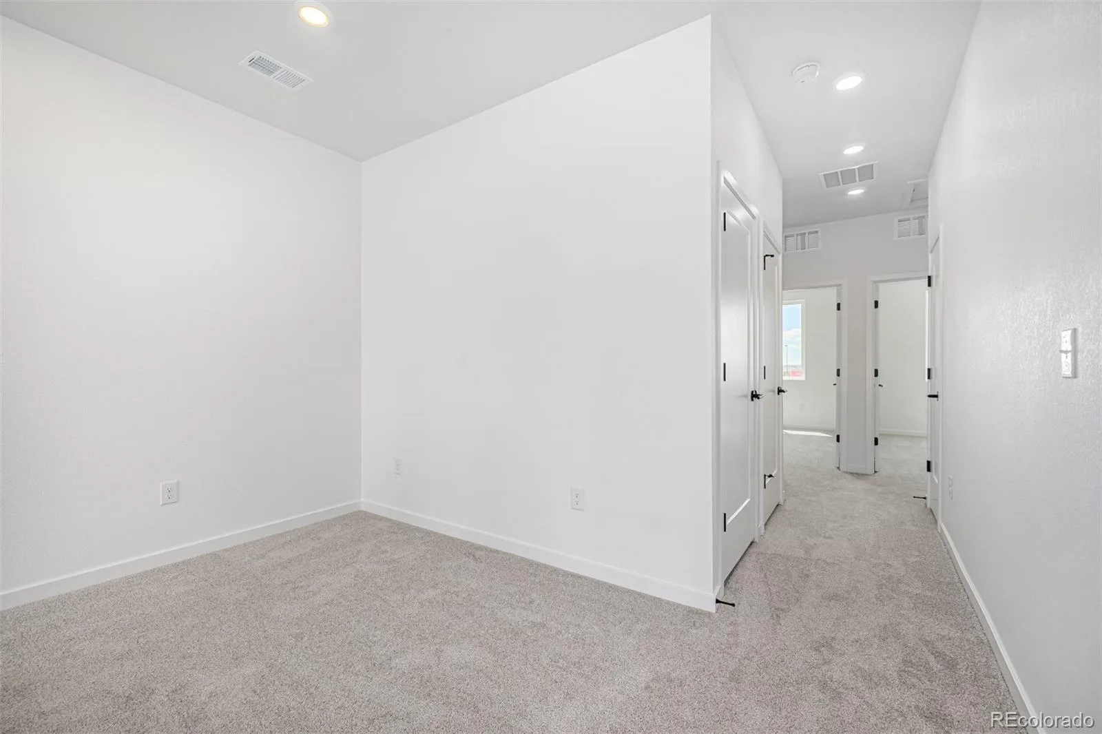 5688 N Killarney Court Aurora CO 80019 | MLS #REC4995076 07302026213622 1600 37