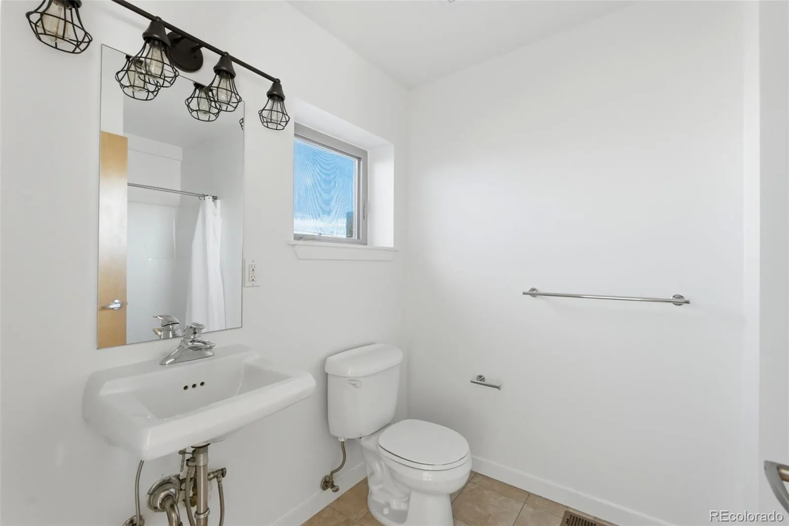 04012026151038 1600 16