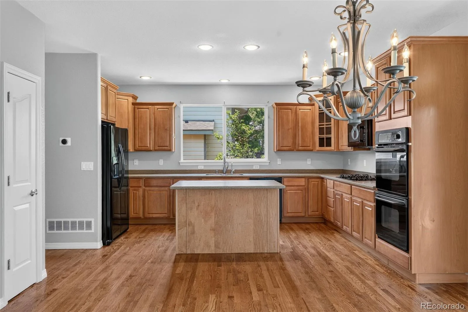 17463 E 98th Way Commerce City CO 80022 | MLS #REC5007359 08062026140839 1600 13