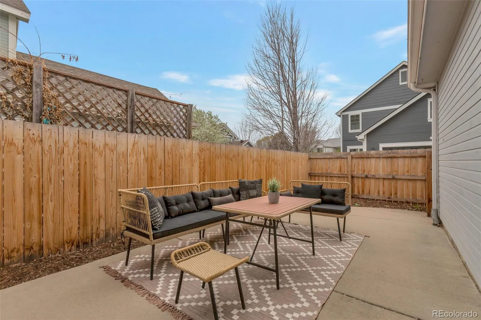 04062026002231 1600 32