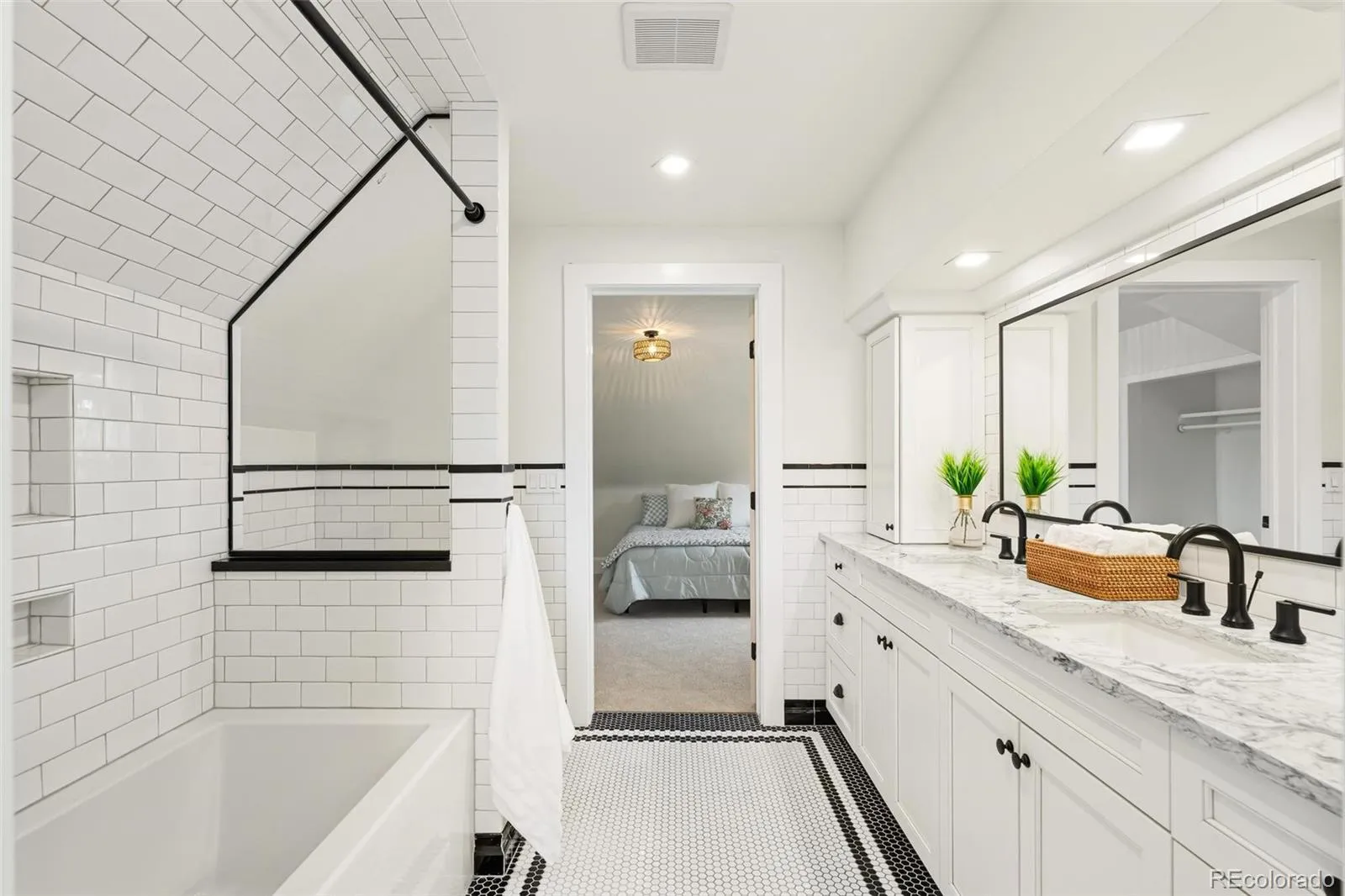 04172026213237 1600 28