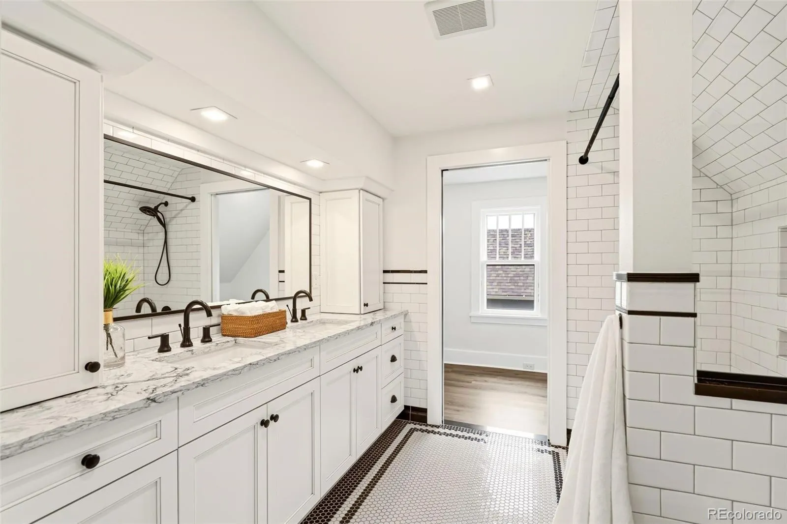 04172026213237 1600 29