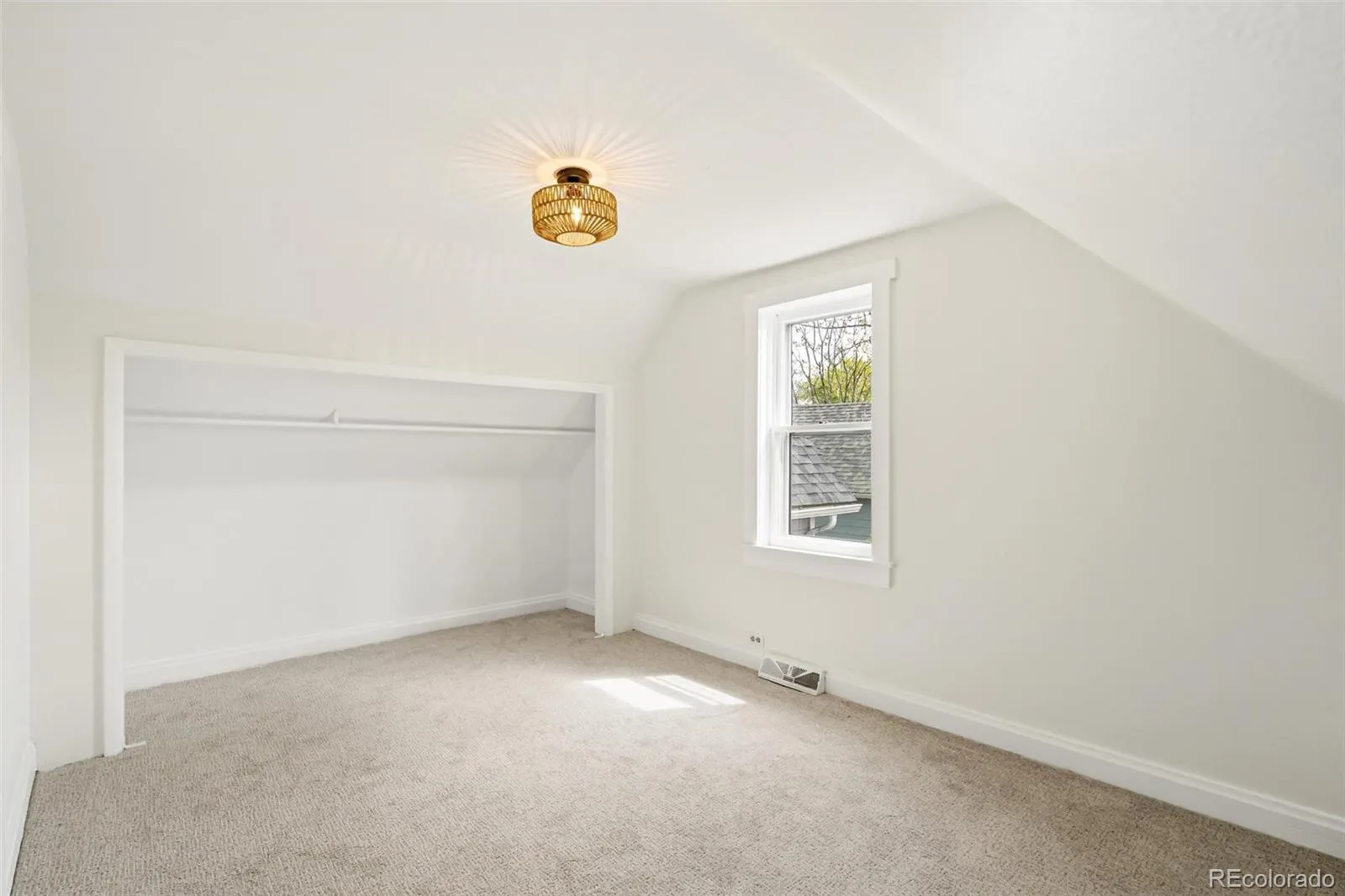 04172026213237 1600 32