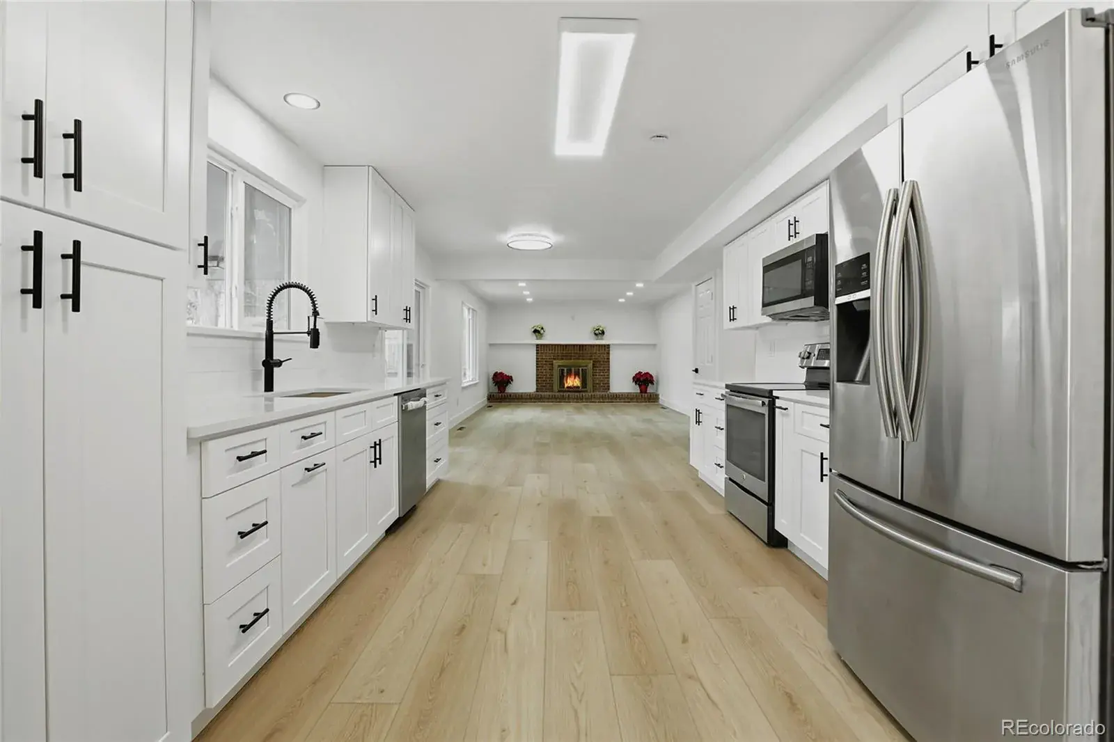 12102025201754 1600 11