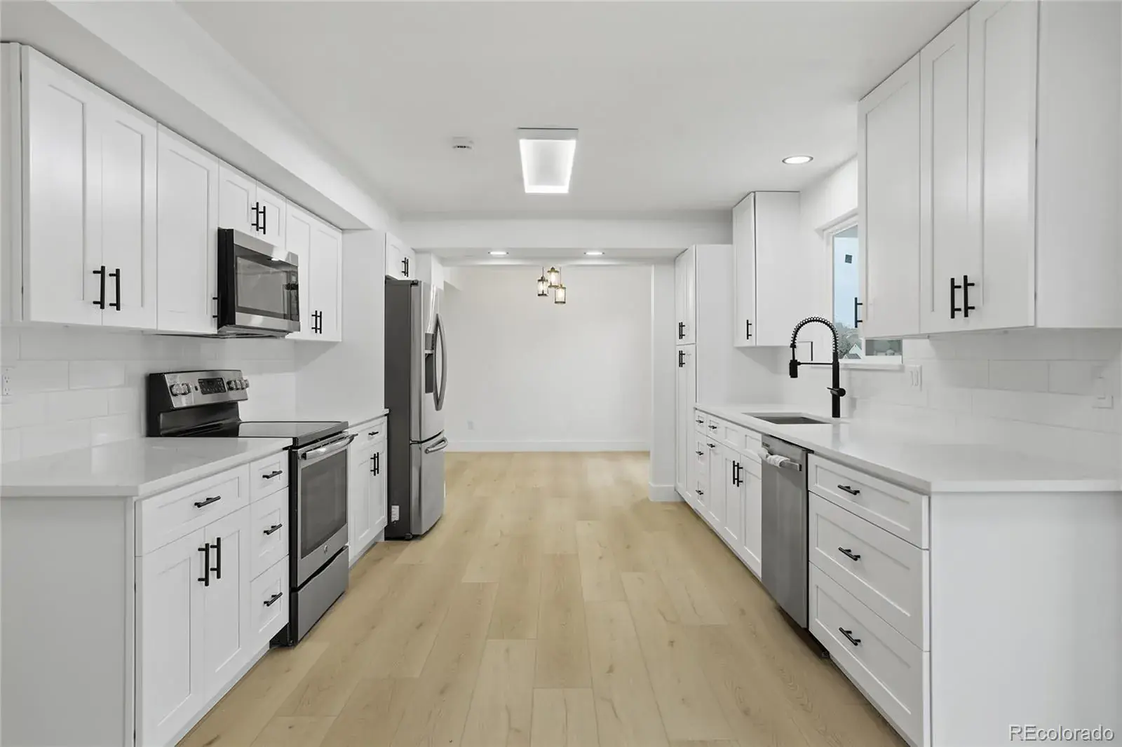 12102025201754 1600 15