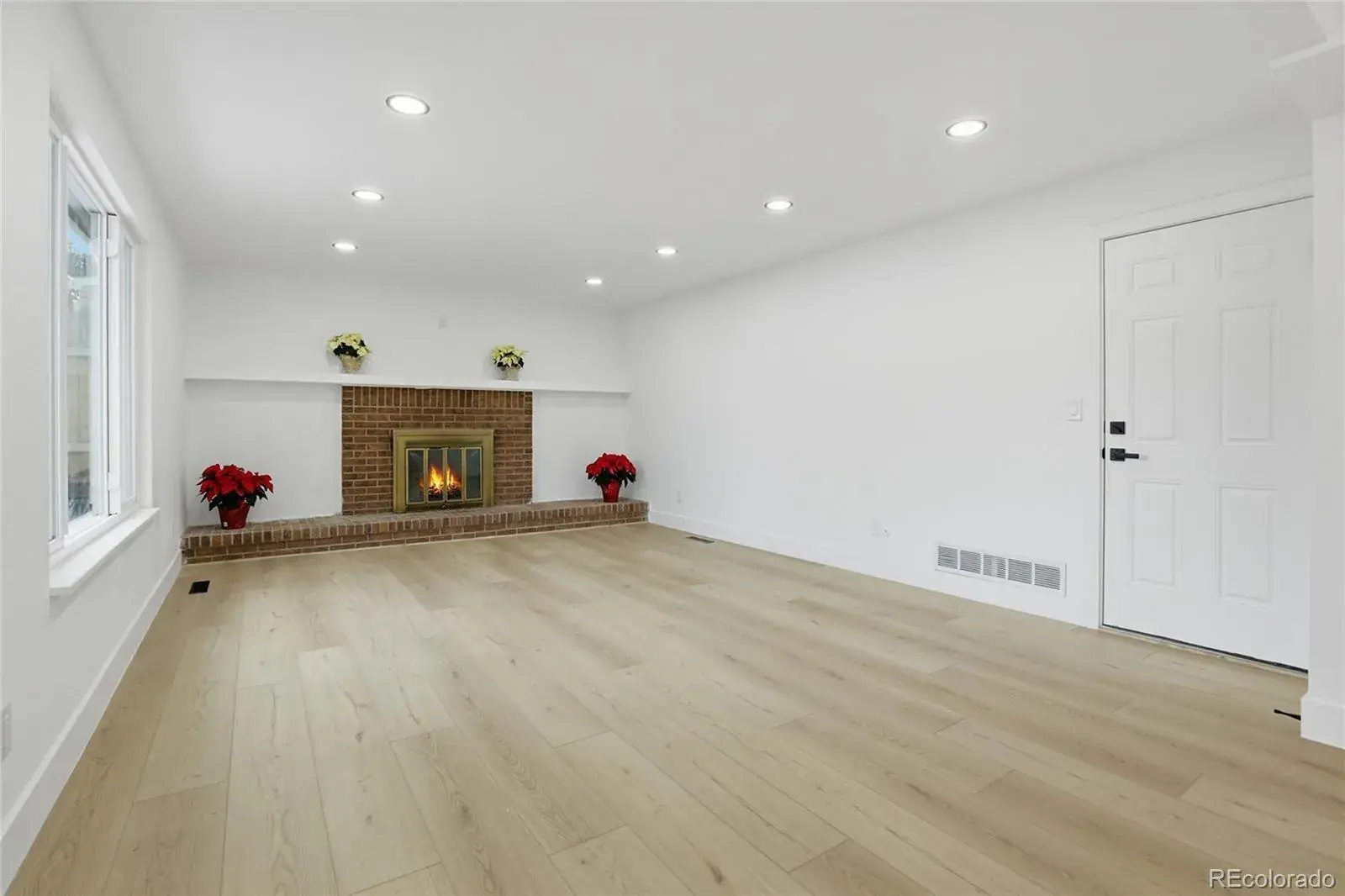 12102025201754 1600 19