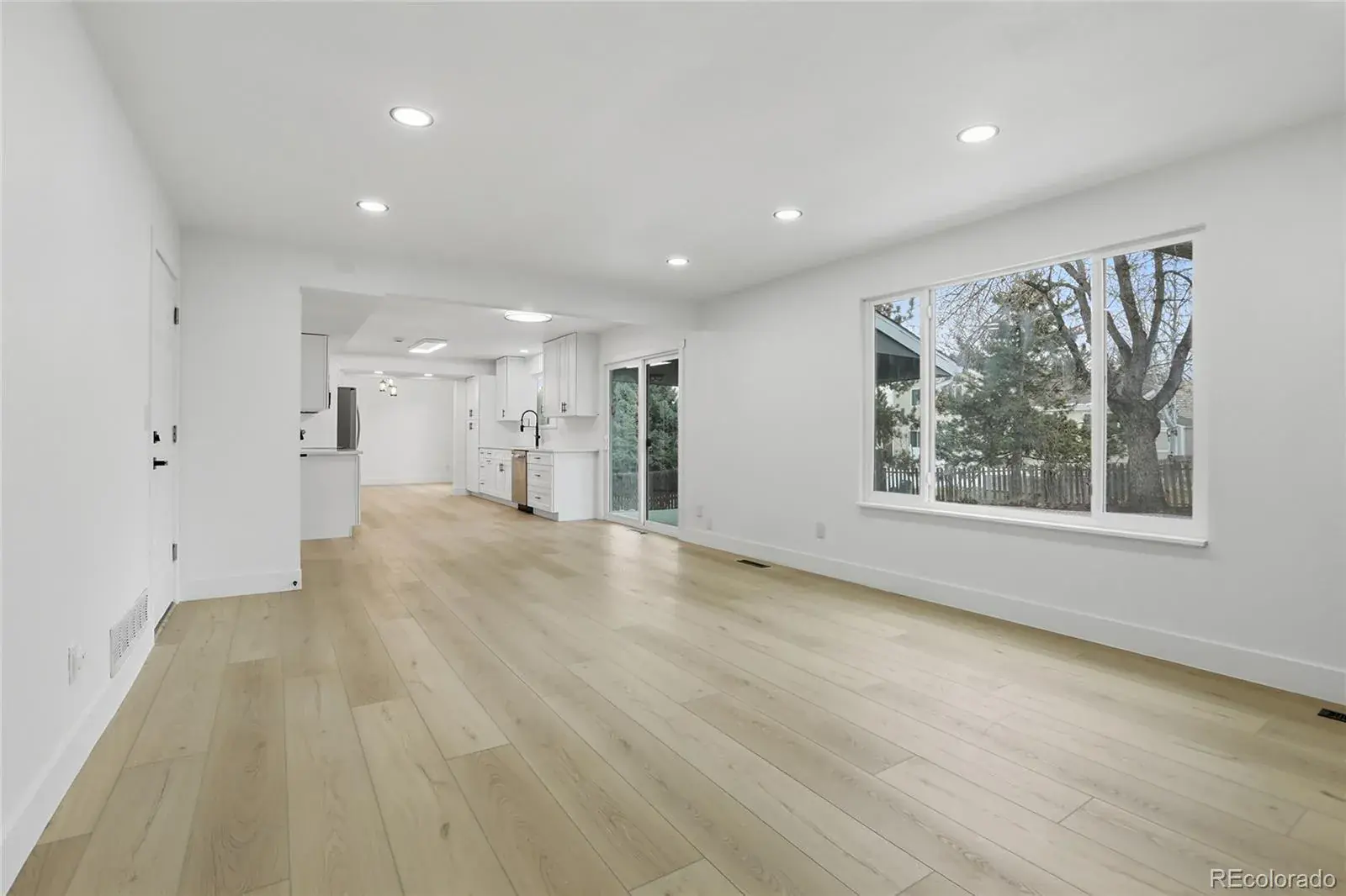 12102025201754 1600 20