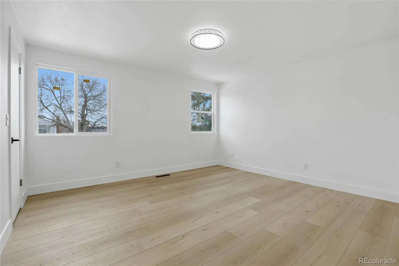 12102025201754 1600 22