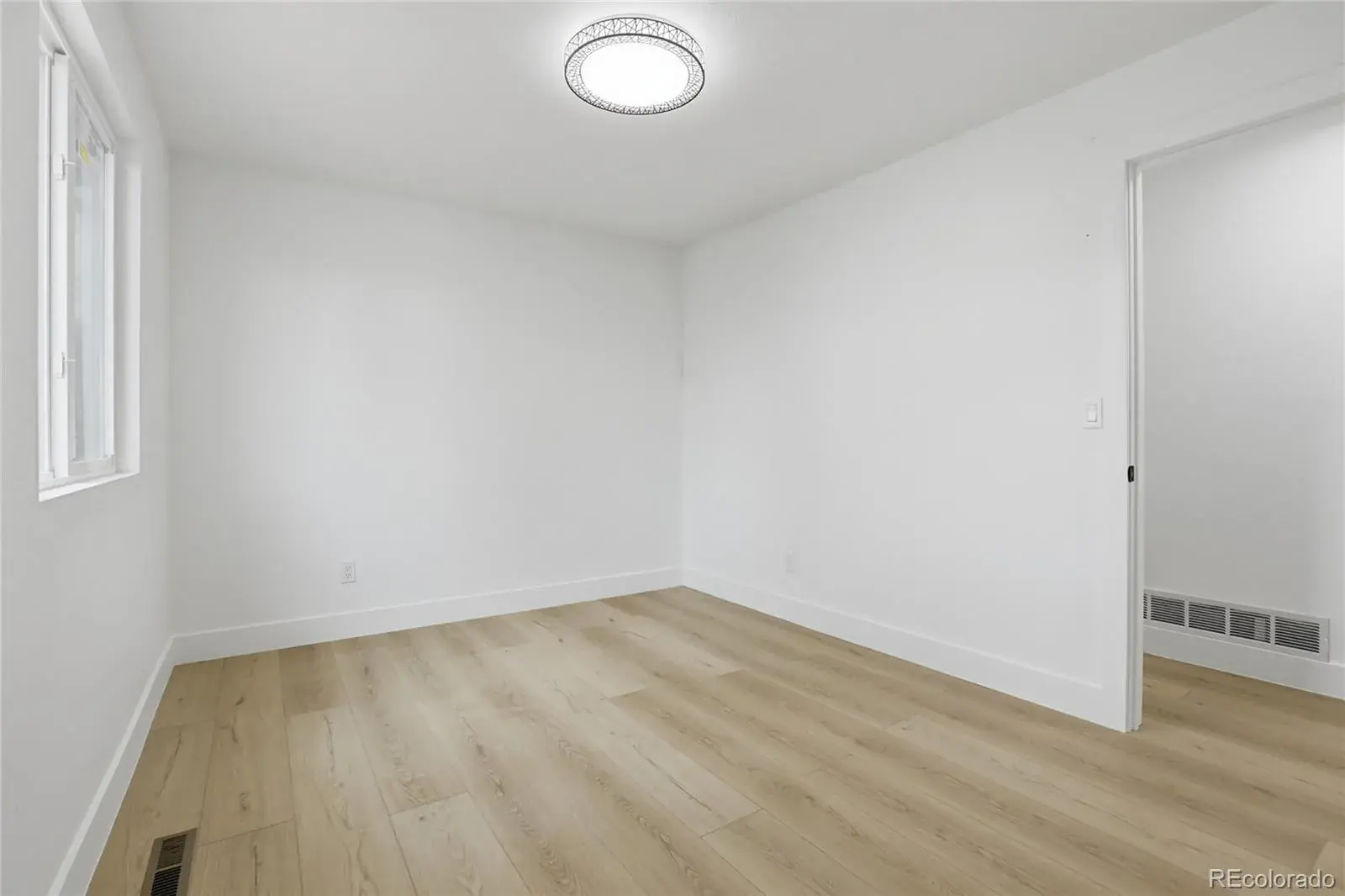 12102025201754 1600 25