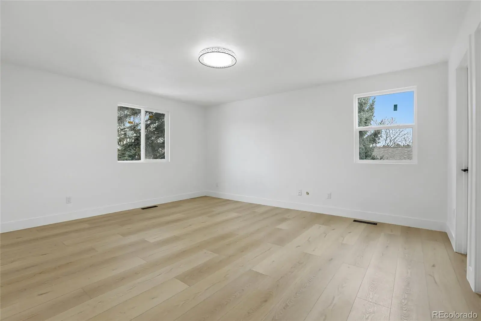 12102025201754 1600 29