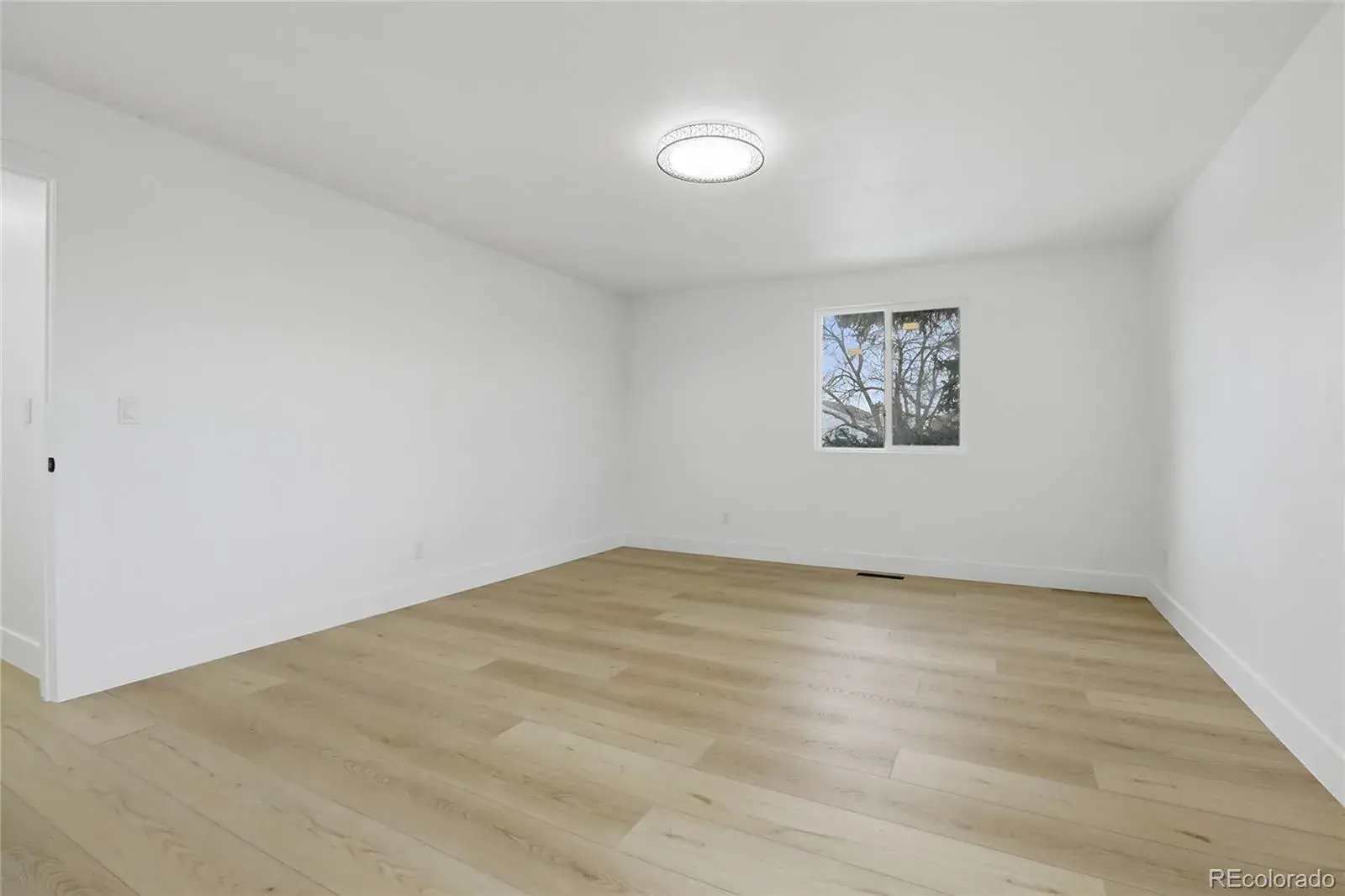 12102025201754 1600 30