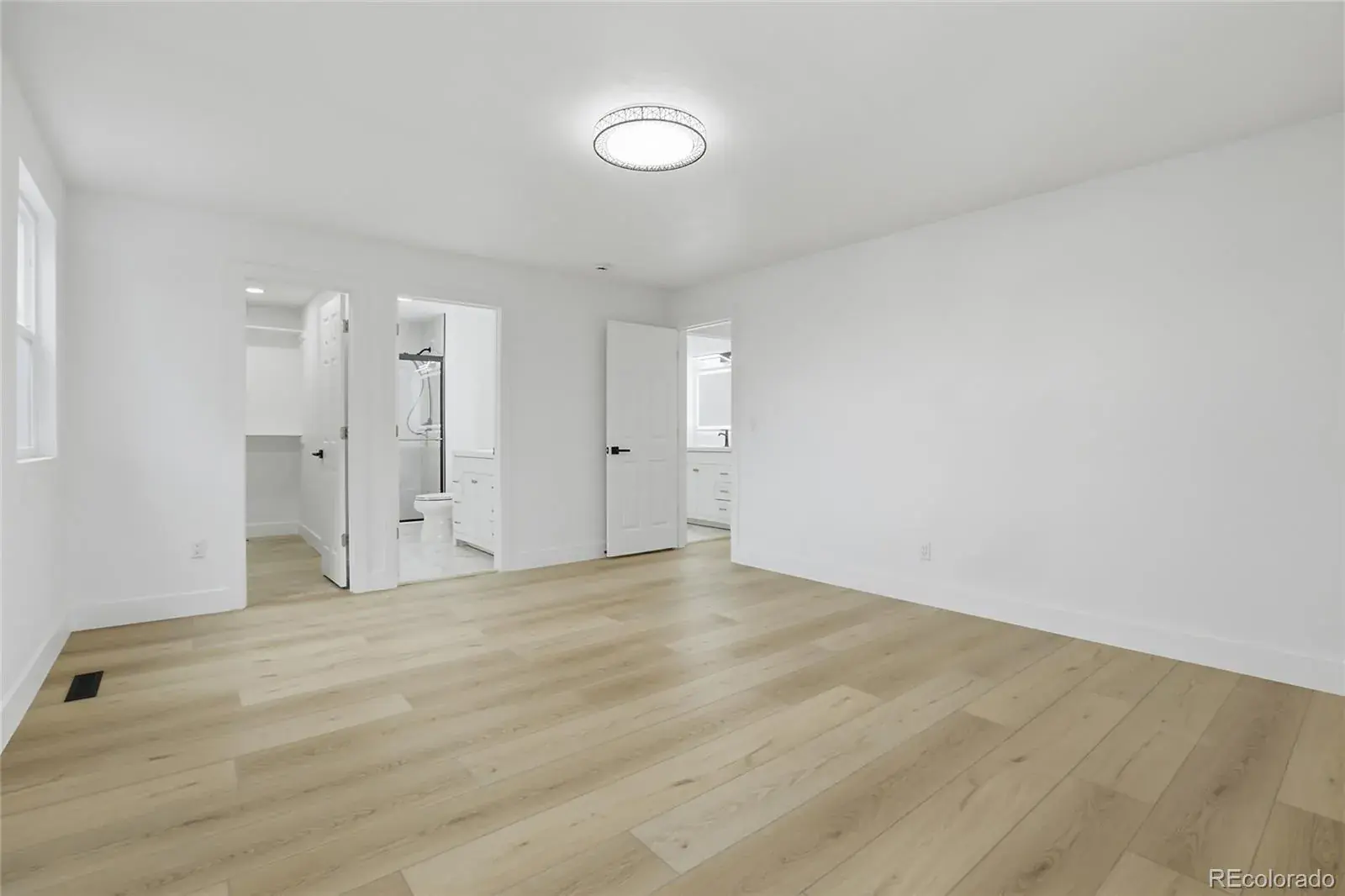 12102025201754 1600 31