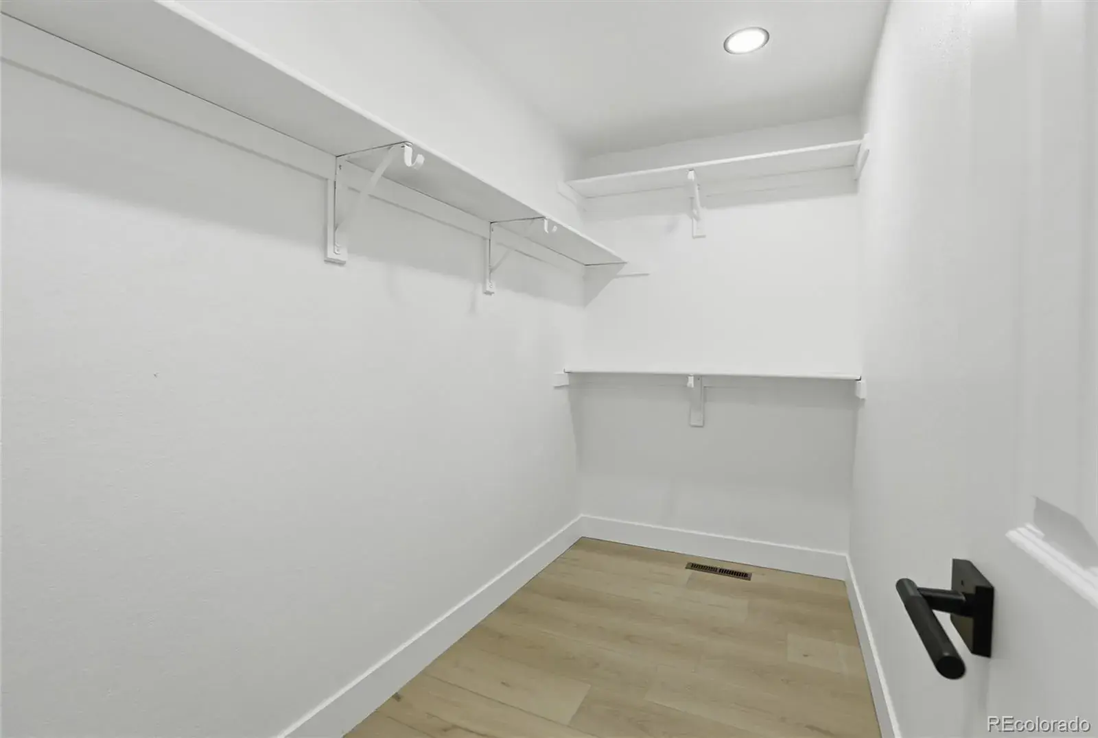 12102025201754 1600 34