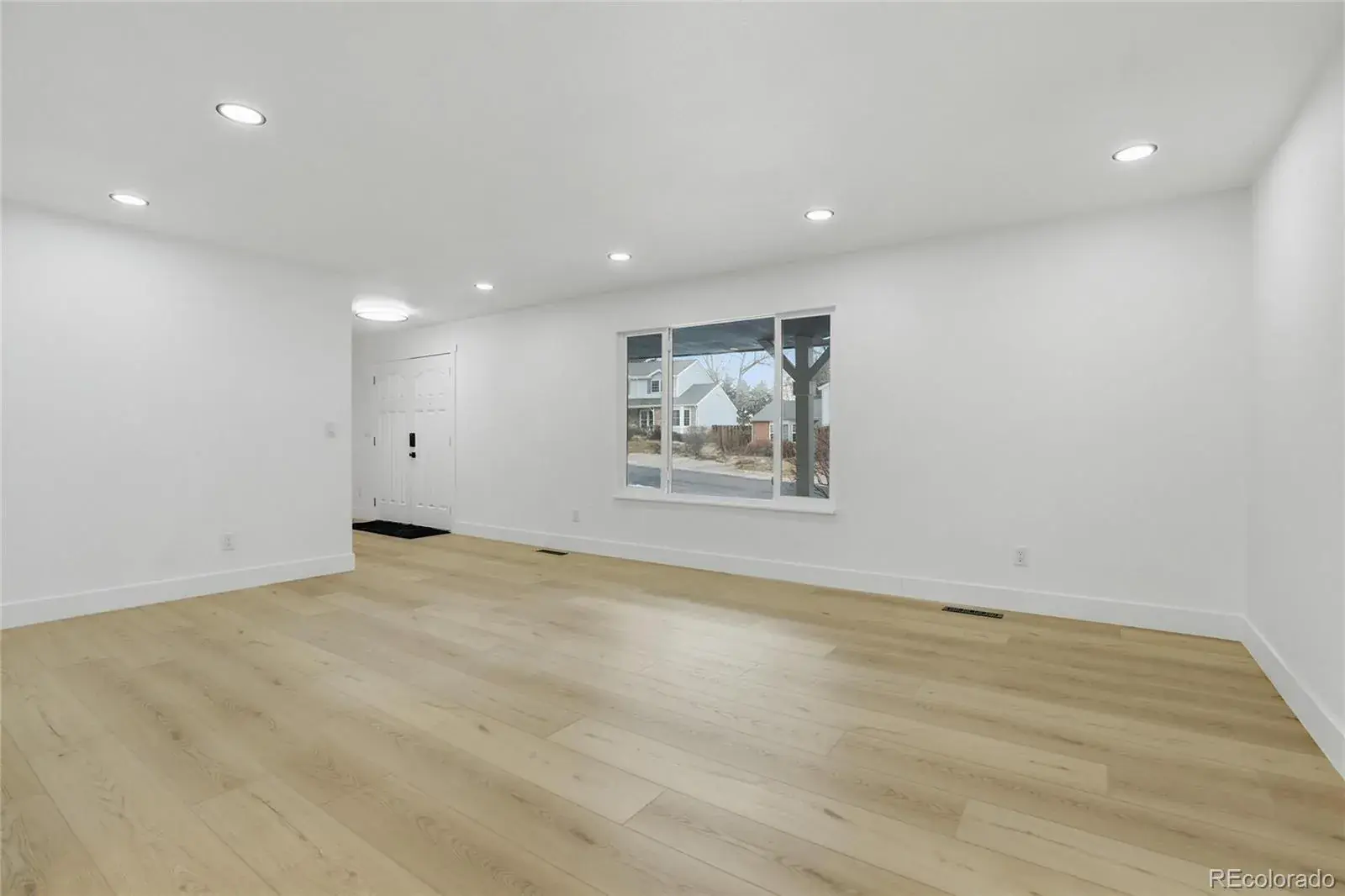 12102025201754 1600 7