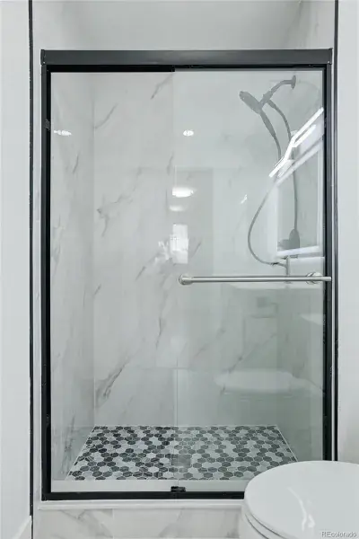 12102025201754 800 33