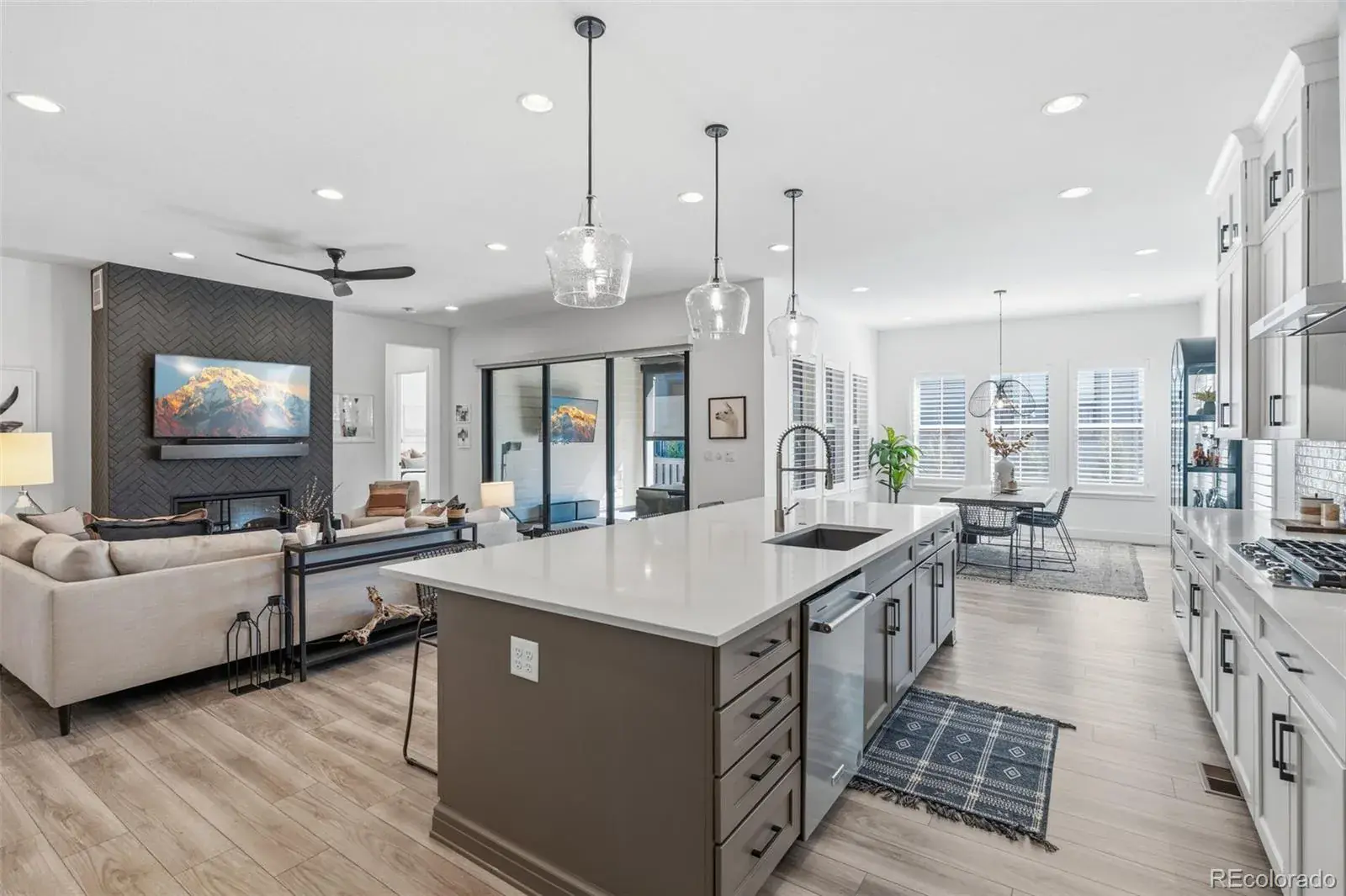11374 Autumn Moon Street Littleton CO 80125 | MLS #REC5040977 03062026001824 1600 16