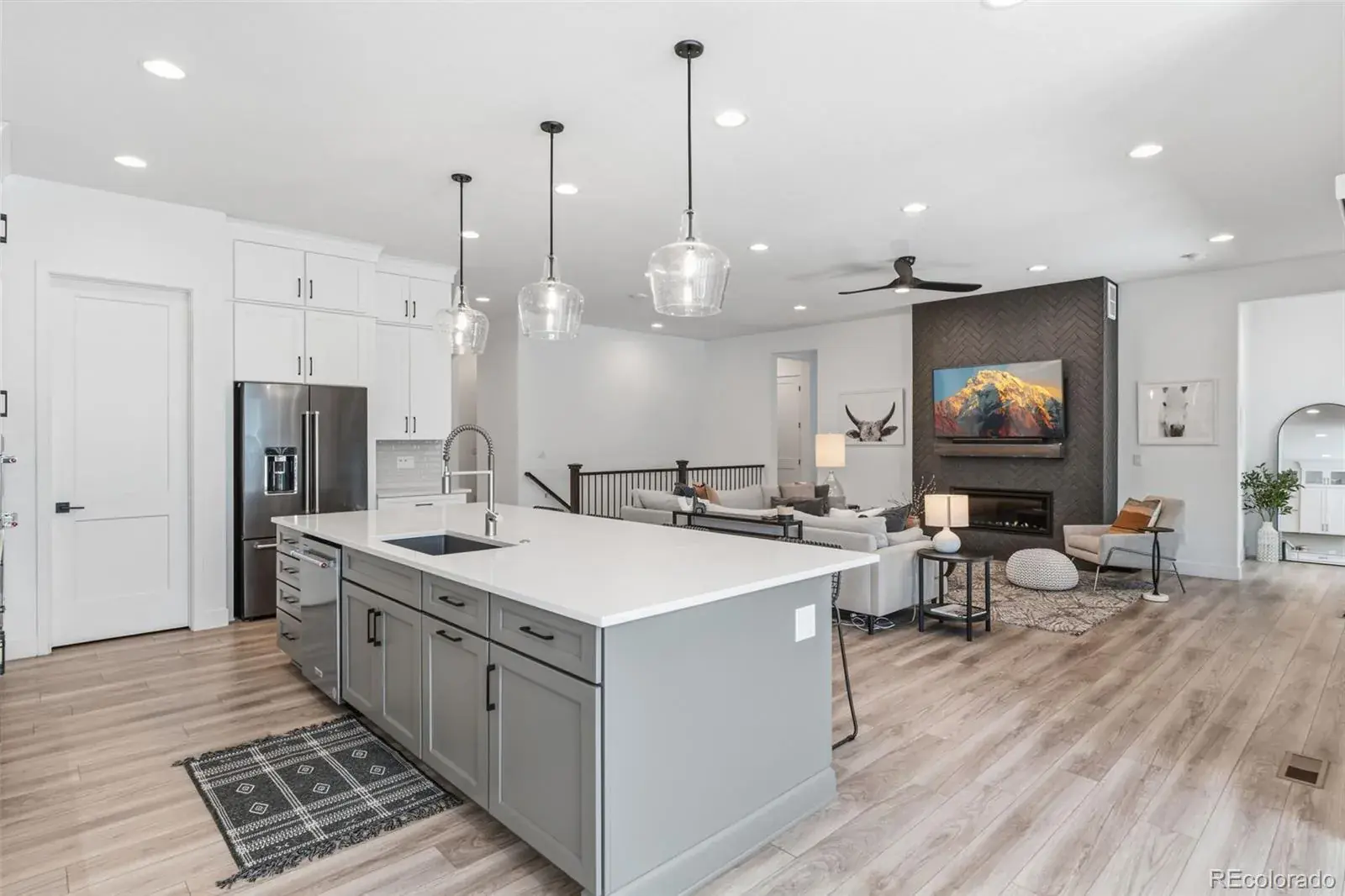 11374 Autumn Moon Street Littleton CO 80125 | MLS #REC5040977 03062026001824 1600 20