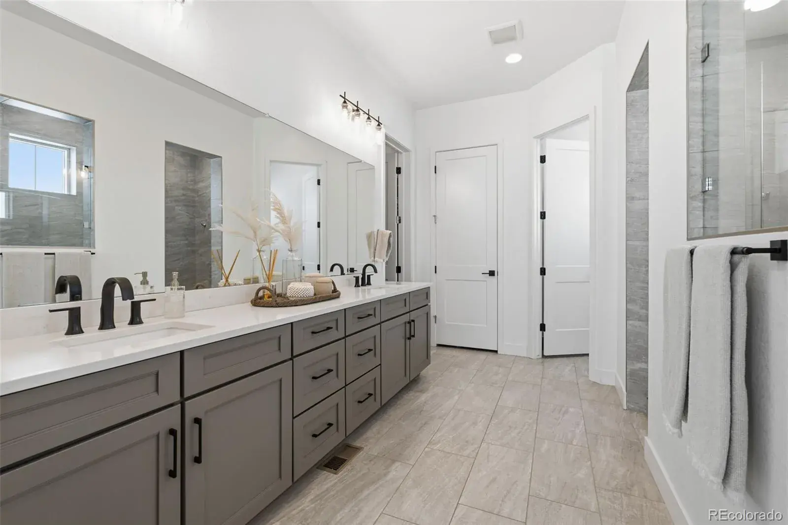 11374 Autumn Moon Street Littleton CO 80125 | MLS #REC5040977 03062026001824 1600 25