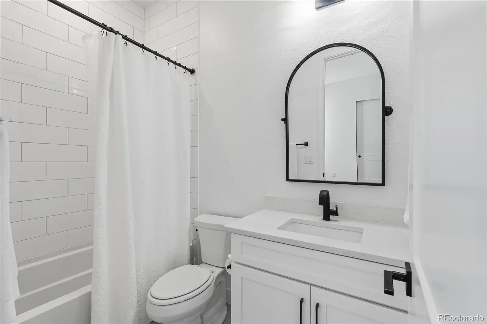 11374 Autumn Moon Street Littleton CO 80125 | MLS #REC5040977 03062026001824 1600 34