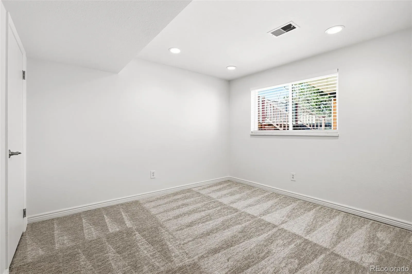 04102026152417 1600 33