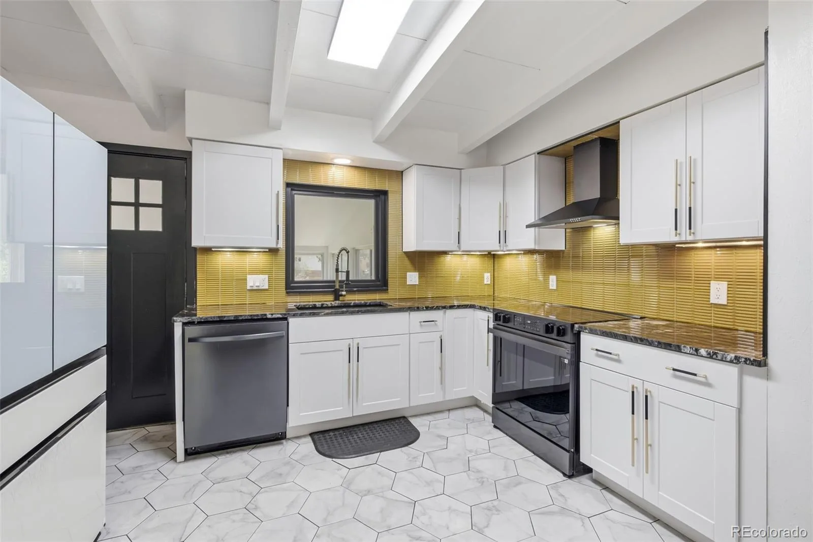 6139 S Broadway Littleton CO 80121 | MLS #REC5056341 08212026153122 1600 14