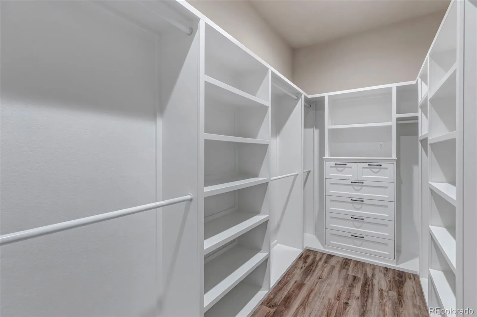 26945 E Costilla Drive Aurora CO 80016 MLS #REC5060077 05162026050507 1600 17