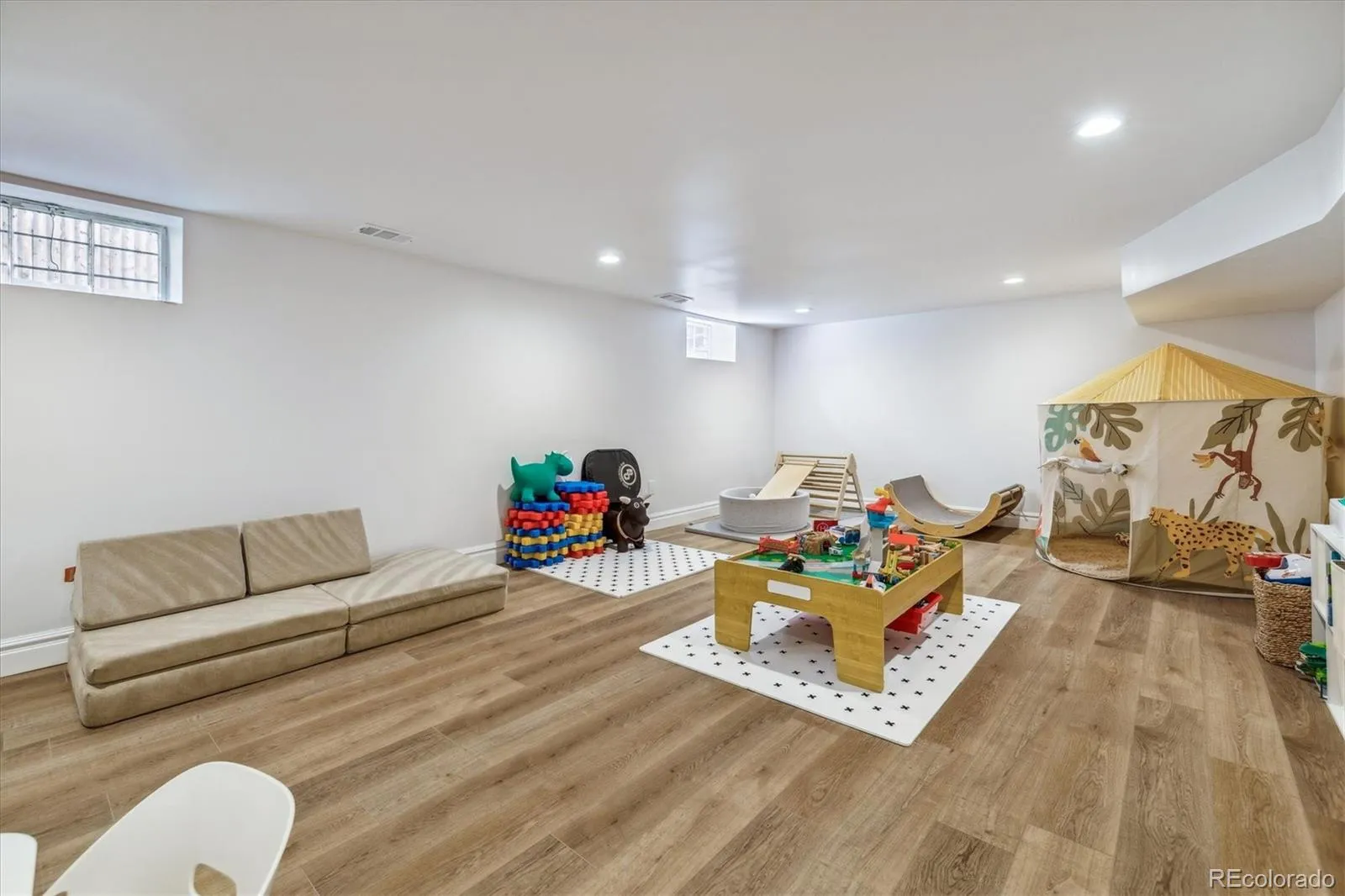 245 Gaylord Street Denver CO 80206 MLS #REC5062905 05162026080300 1600 28