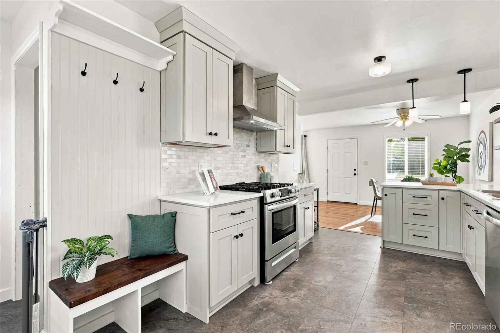 857 Iola Street Aurora CO 80010 | MLS #REC5069505 09232026030942 1600 14