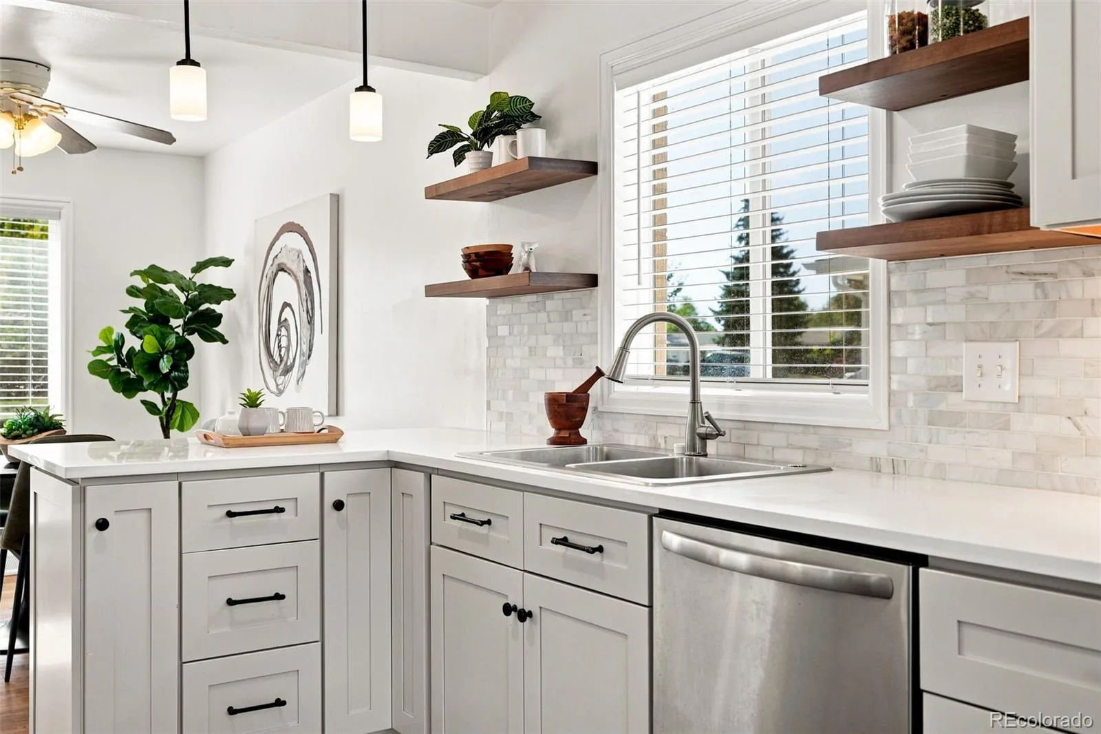 857 Iola Street Aurora CO 80010 | MLS #REC5069505 09232026030942 1600 15