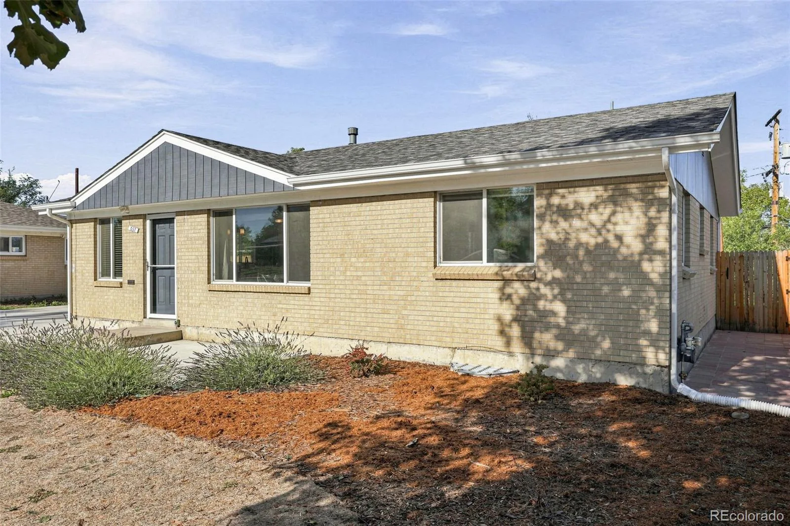 857 Iola Street Aurora CO 80010 | MLS #REC5069505 09232026030942 1600 2