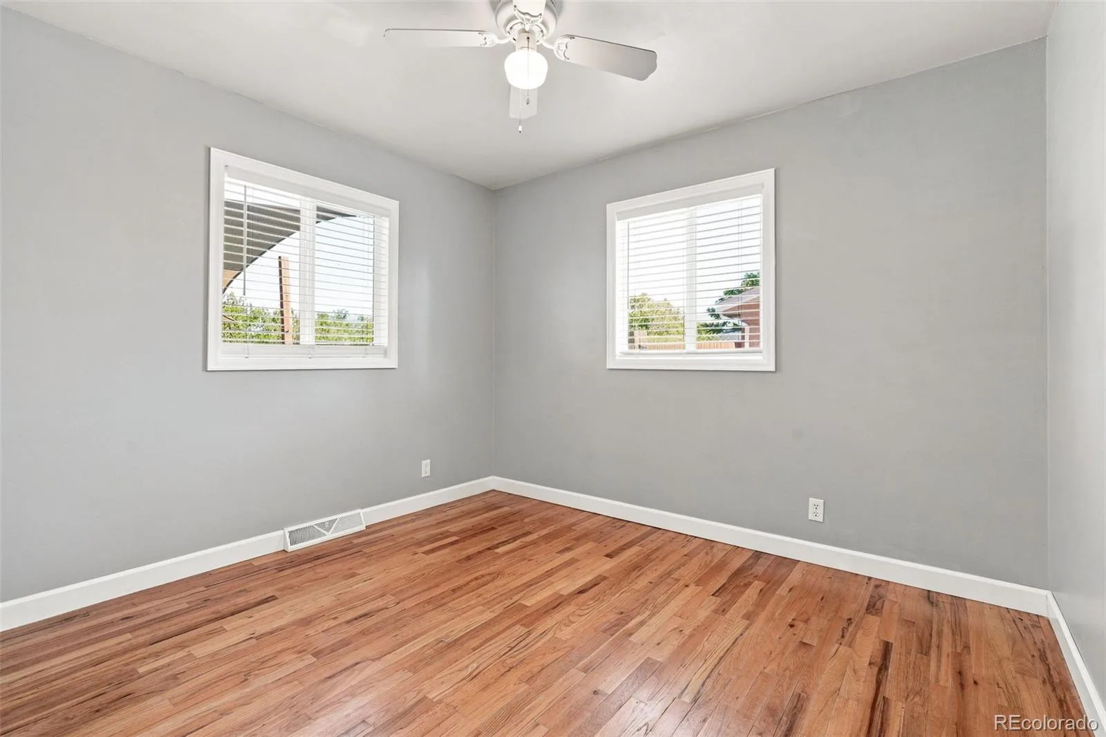 857 Iola Street Aurora CO 80010 | MLS #REC5069505 09232026030942 1600 20