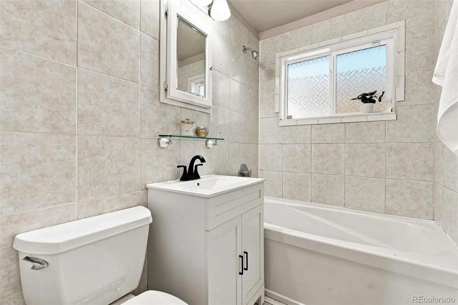 857 Iola Street Aurora CO 80010 | MLS #REC5069505 09232026030942 1600 21