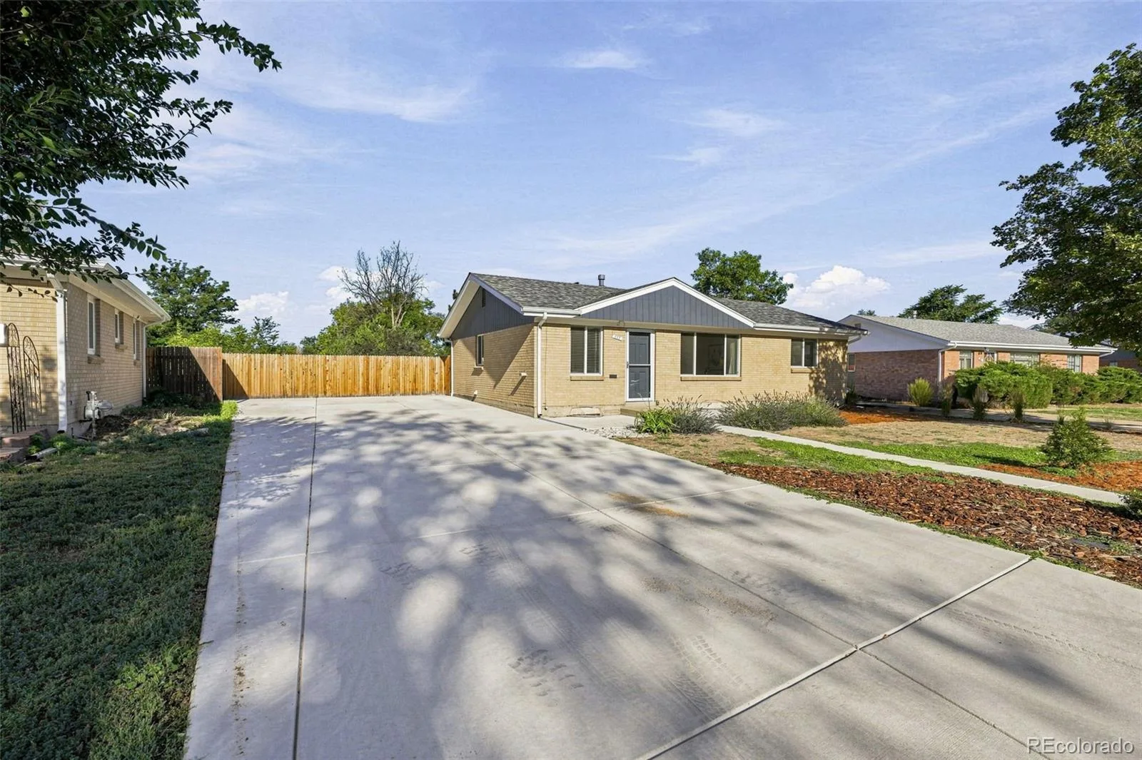 857 Iola Street Aurora CO 80010 | MLS #REC5069505 09232026030942 1600 3