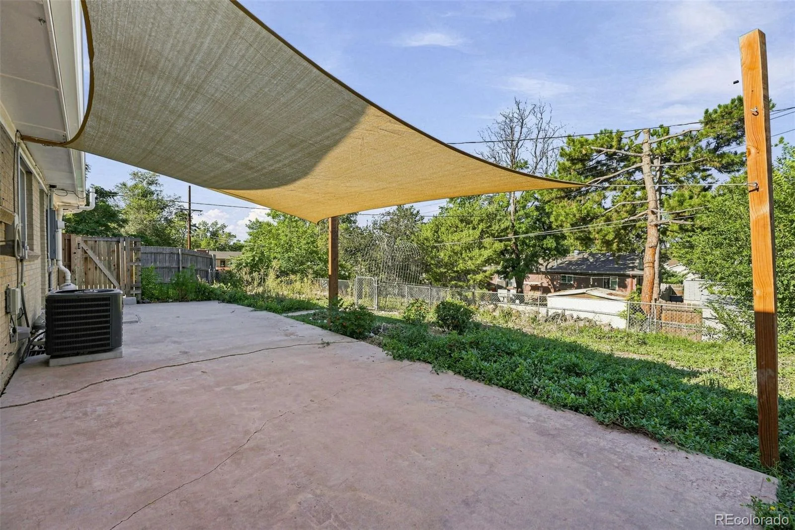 857 Iola Street Aurora CO 80010 | MLS #REC5069505 09232026030942 1600 31