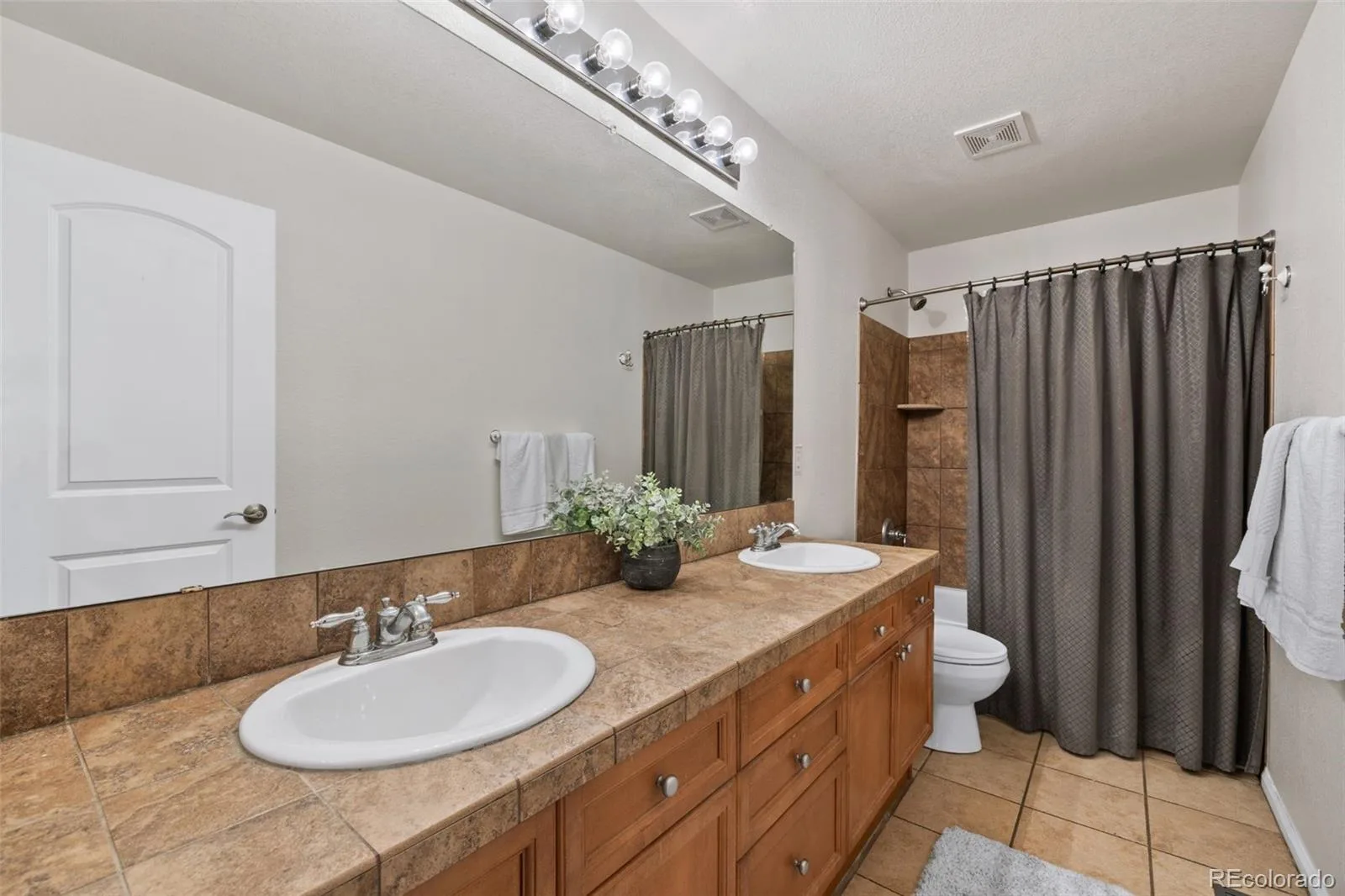 5861 Jasper Pointe Circle Castle Pines CO 80108 MLS #REC5081140 07092026230543 1600 24