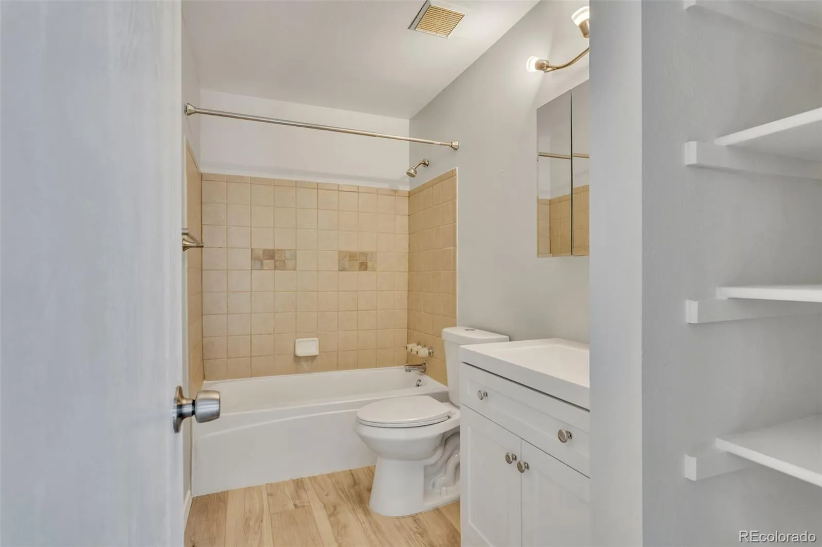 17477 E Rice Circle #A Aurora CO 80015 MLS #REC5081489 04212026223454 1600 11