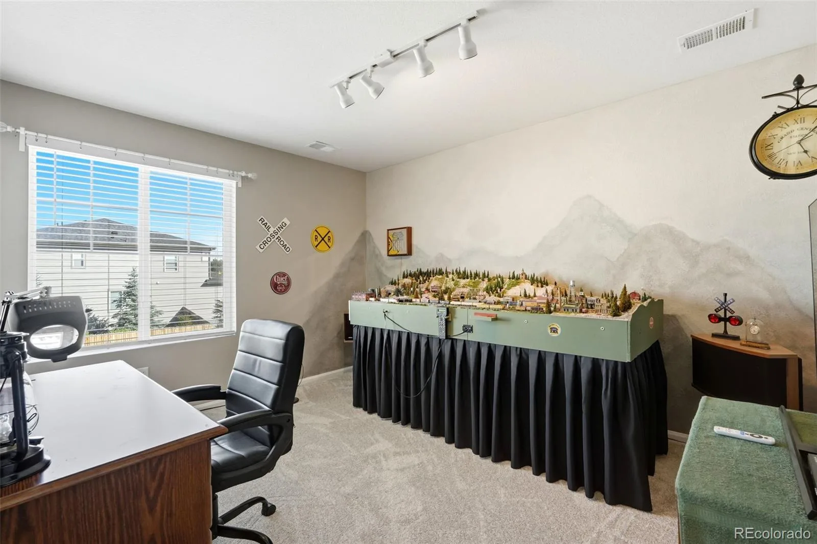 359 Vista Cliff Circle Castle Rock CO 80104 | MLS #REC5093059 08212026185351 1600 28