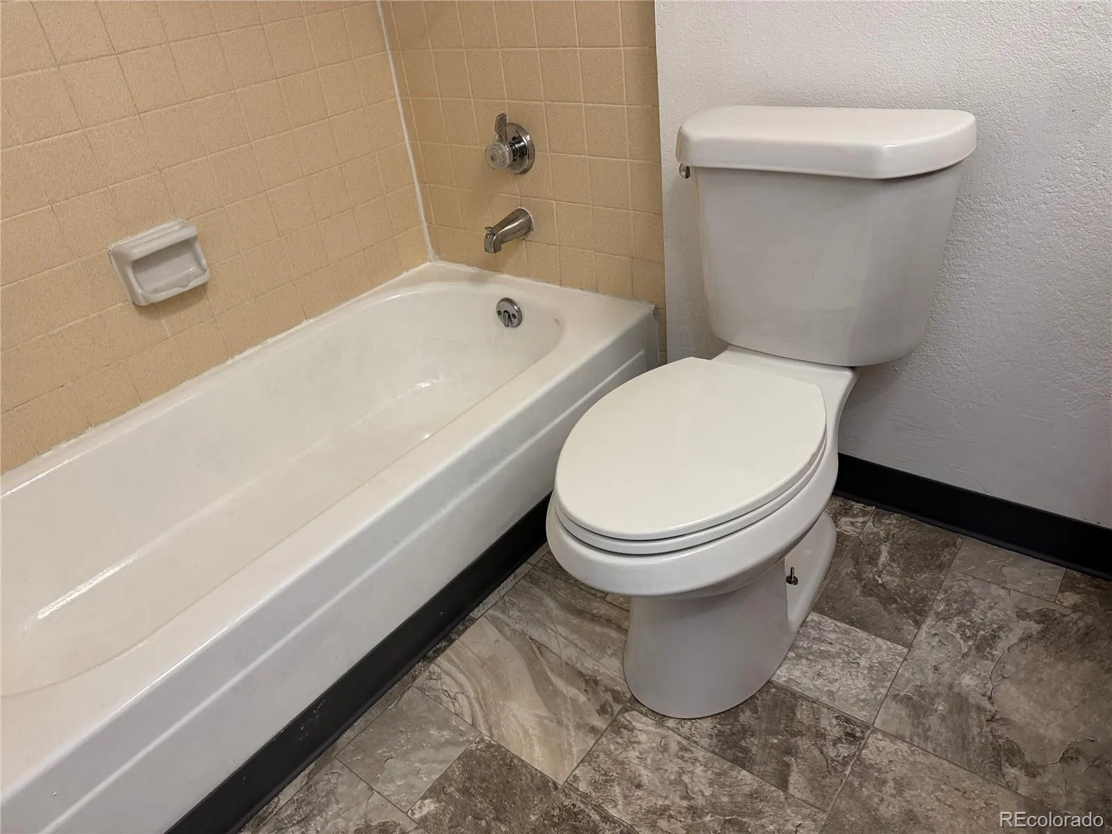 992 S Dearborn Way #7 Aurora CO 80012 MLS #REC5098665 05242026191557 1600 15