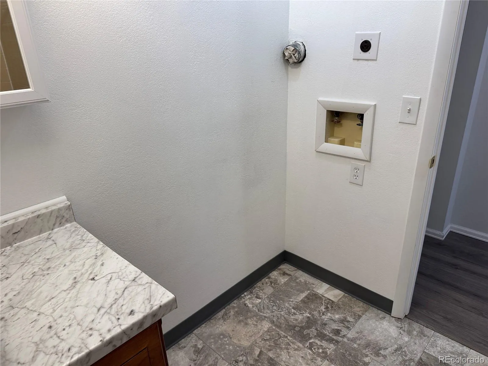 992 S Dearborn Way #7 Aurora CO 80012 MLS #REC5098665 05242026191557 1600 17