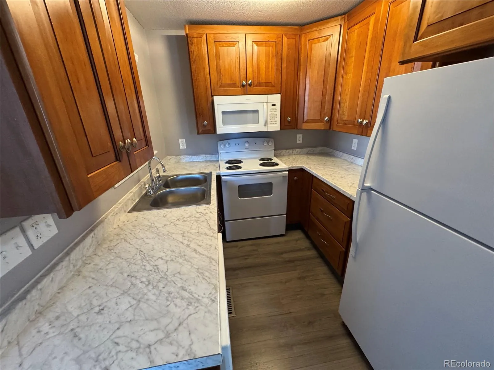 992 S Dearborn Way #7 Aurora CO 80012 MLS #REC5098665 05242026191557 1600 6