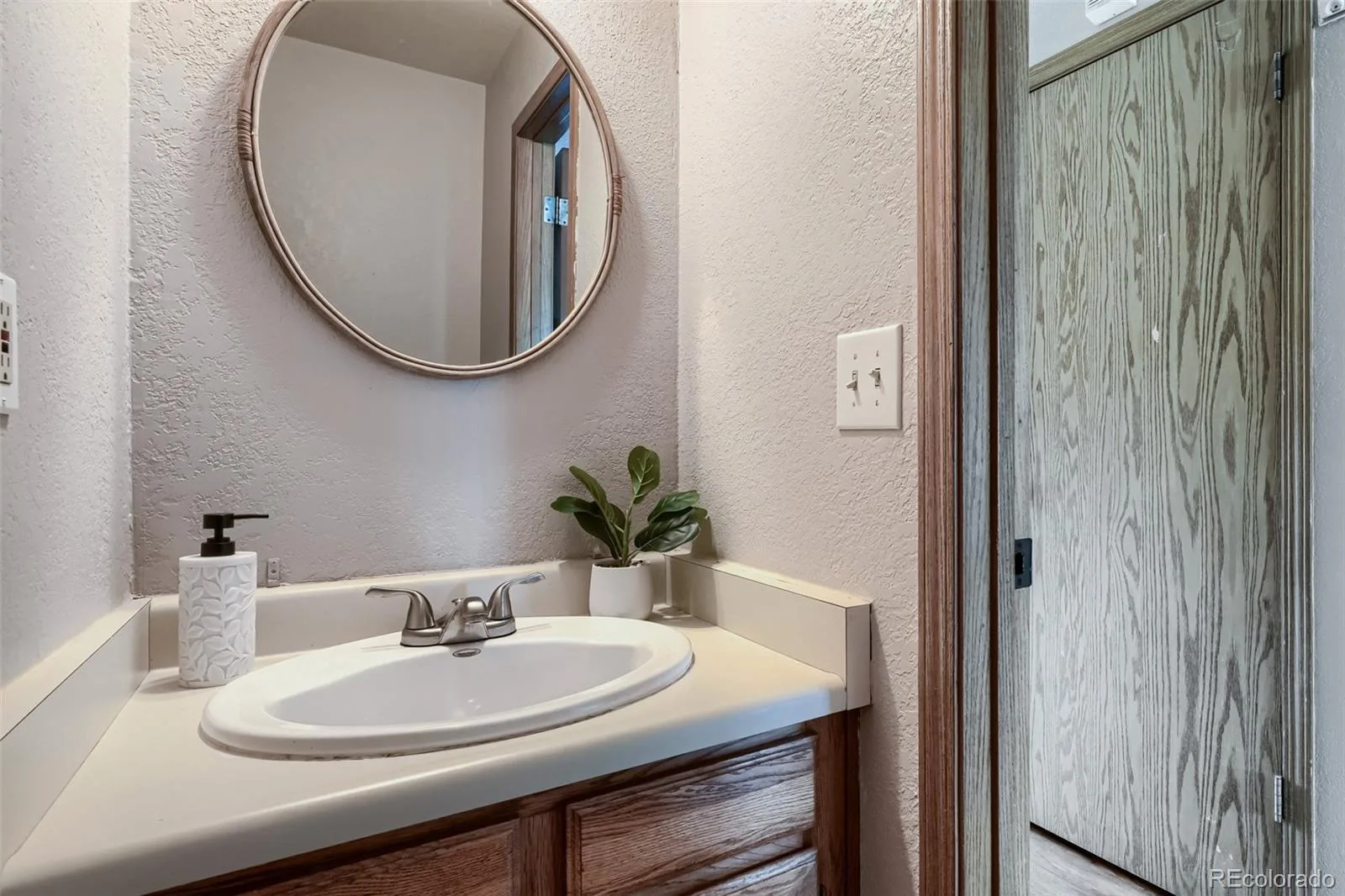 11913 E Kepner Drive Aurora CO 80012 | MLS #REC5098866 06052026064426 1600 14