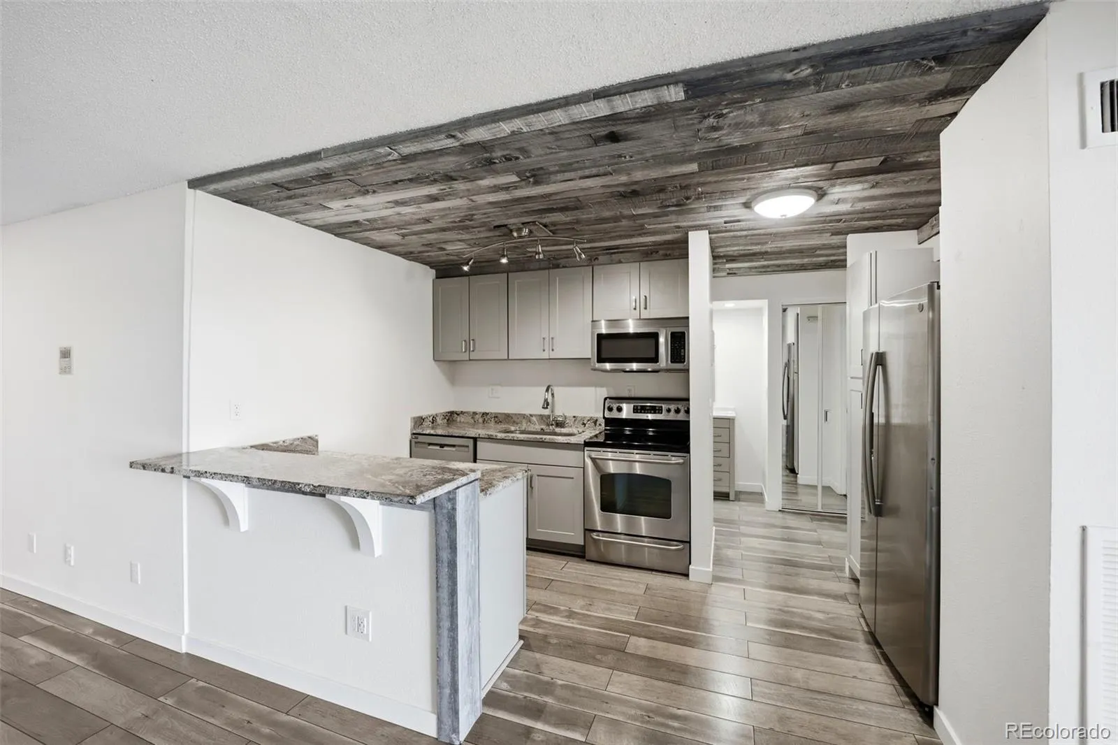 04172026011100 1600 34