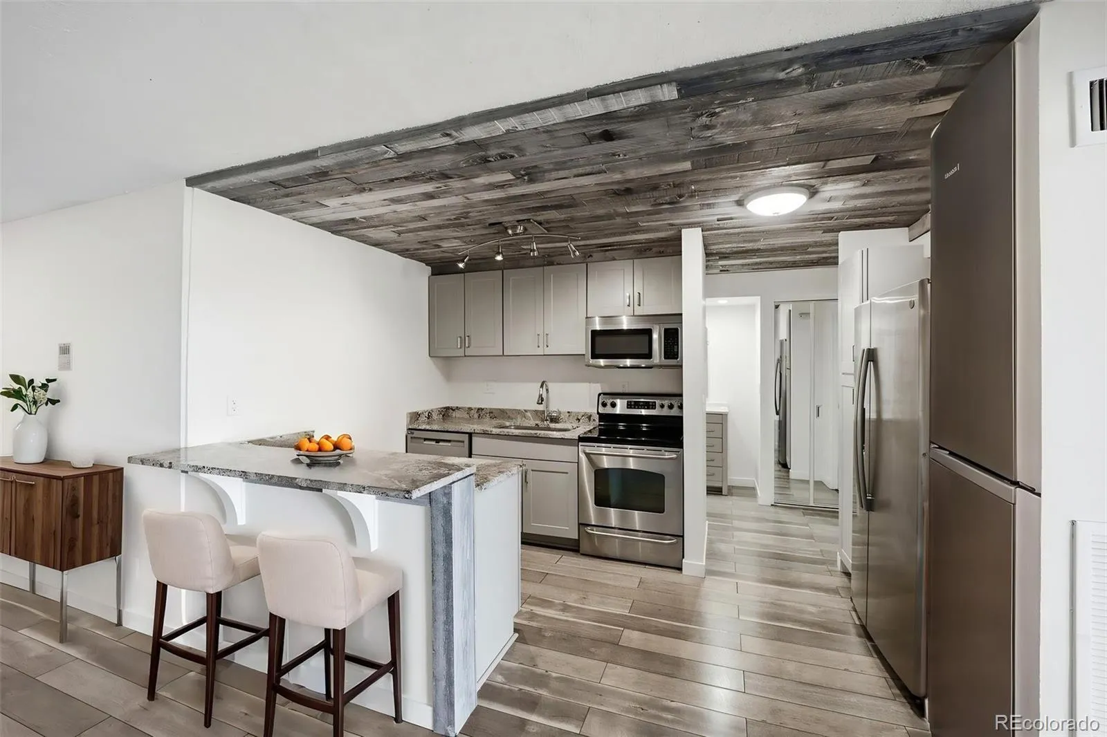 04172026011100 1600 35