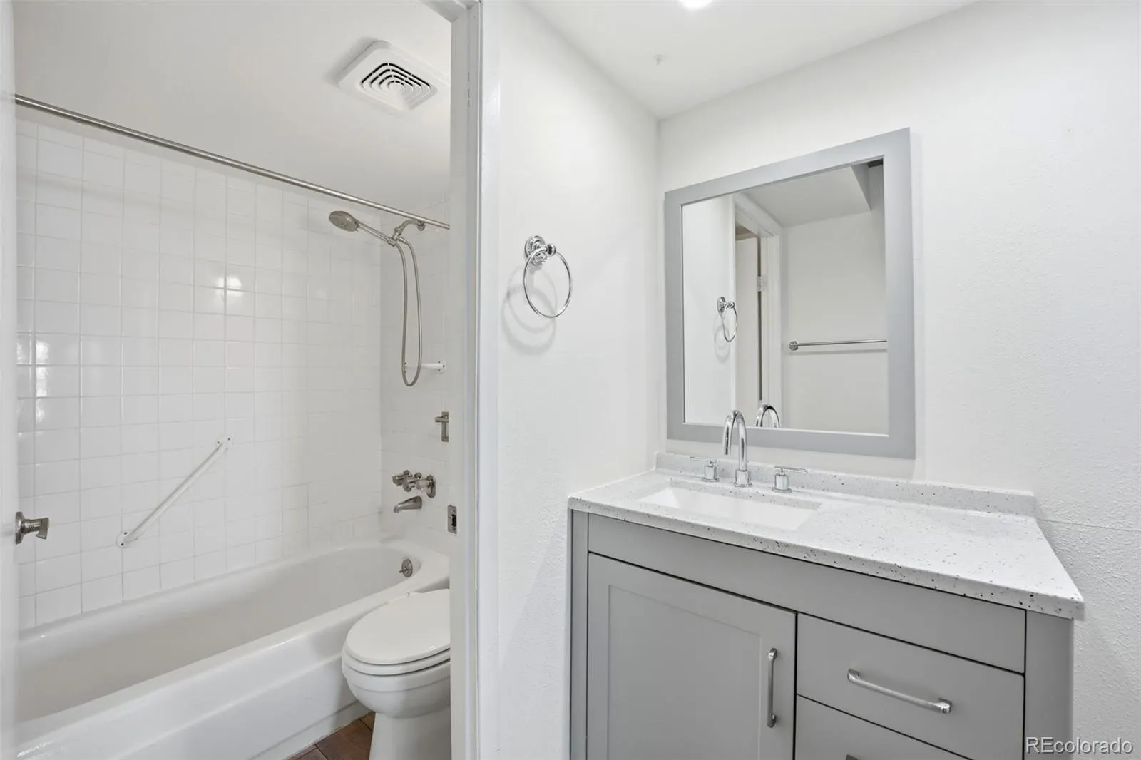 04172026011100 1600 37